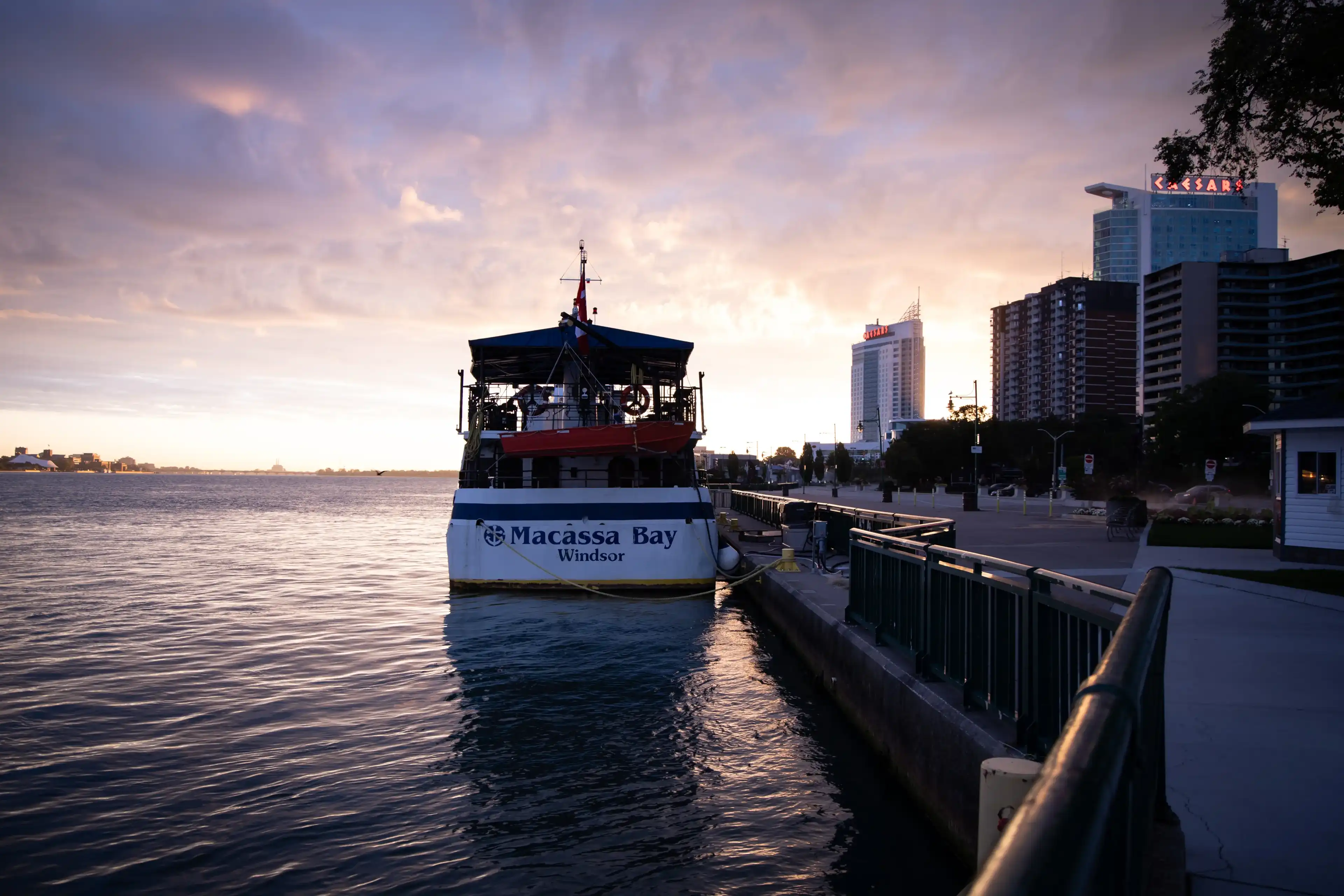 Best Windsor hotels. Cheap hotels in Windsor, Ontario, Canada Best Windsor hotels. Cheap hotels in Windsor, Ontario, Canada