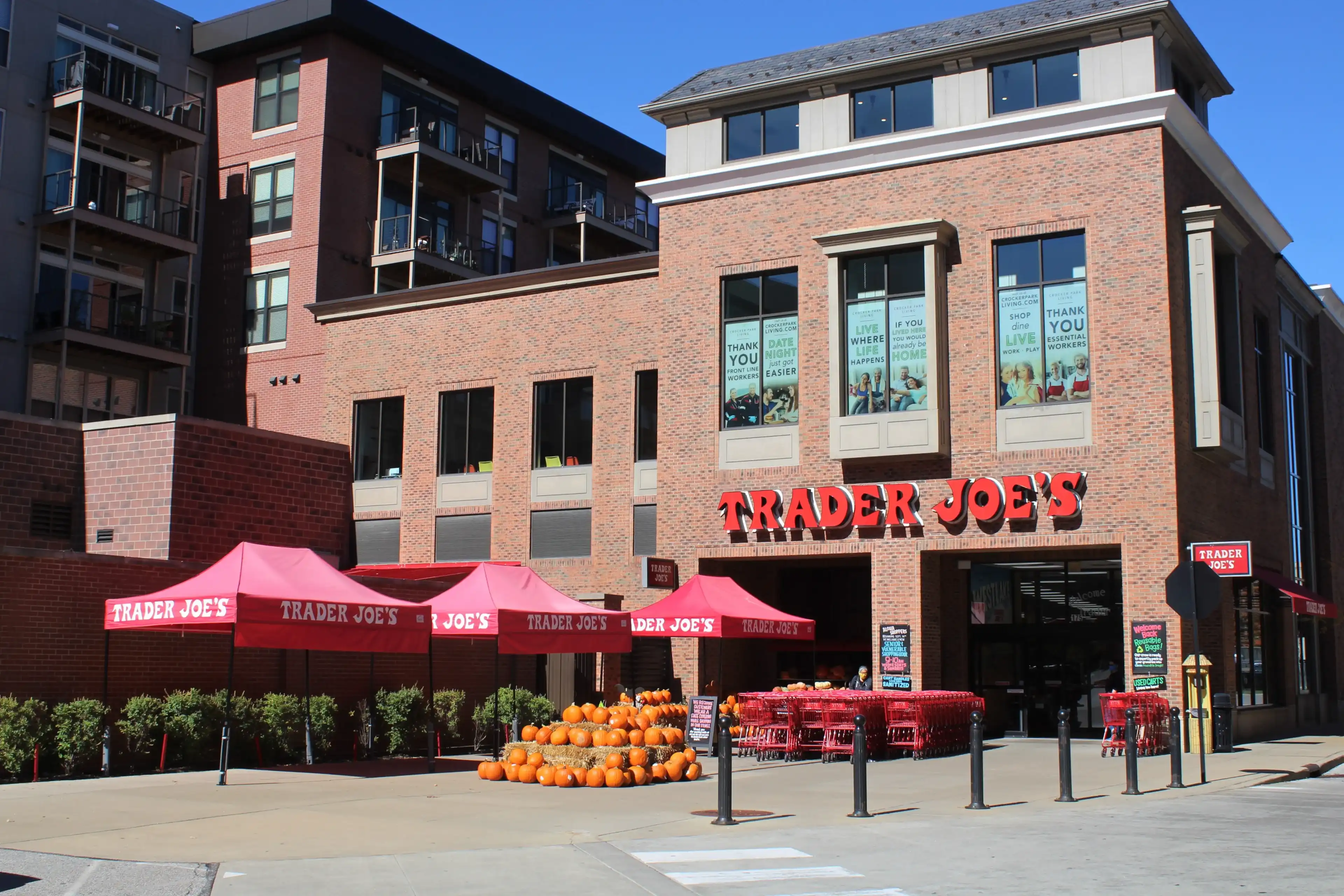 WESTLAKE OHIO - OCTOBER 2020: Trader Joe's grocery store facade and plaza with tents and pumpkins in October 2020 in Westlake Ohio. WESTLAKE OHIO - OCTOBER 2020: Trader Joe's grocery store facade and plaza with tents and pumpkins in October 2020 in Westlake Ohio.