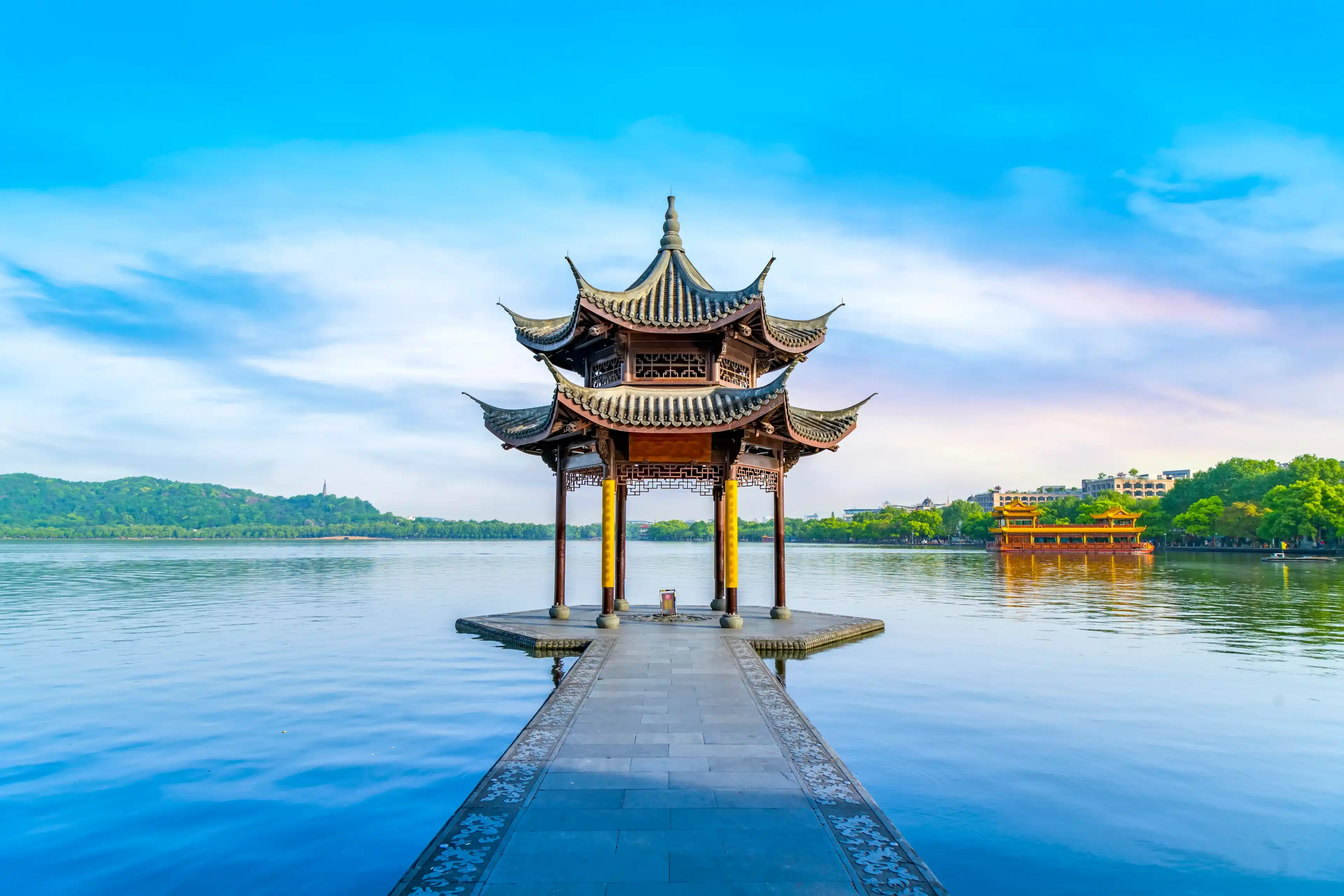 The Beautiful Landscape of West Lake in Hangzhou The Beautiful Landscape of West Lake in Hangzhou