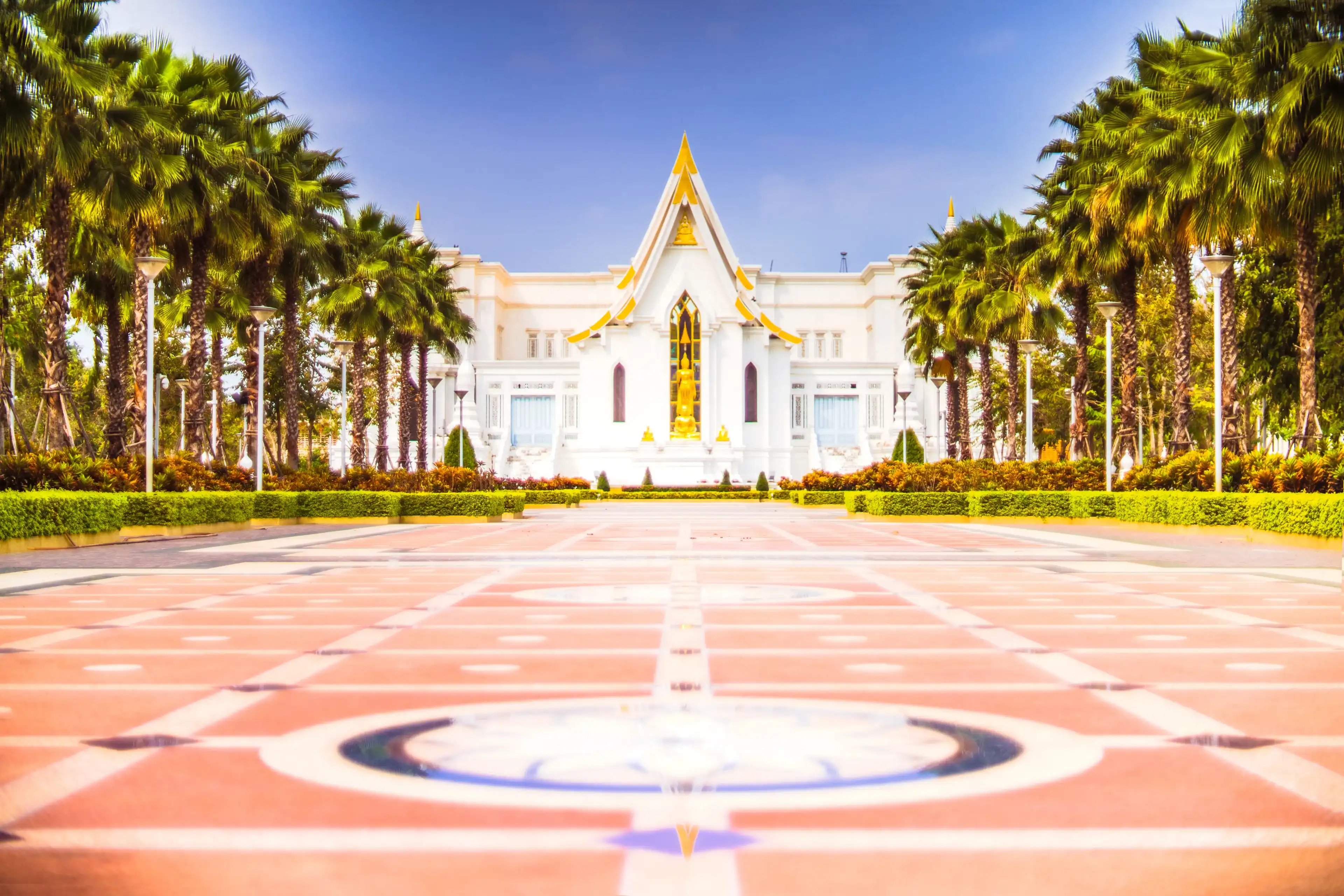 Wat Chantharam or Wat Tha Sung, an old temple from the Ayutthaya period, Uthai Thani, Thailand Wat Chantharam or Wat Tha Sung, an old temple from the Ayutthaya period, Uthai Thani, Thailand