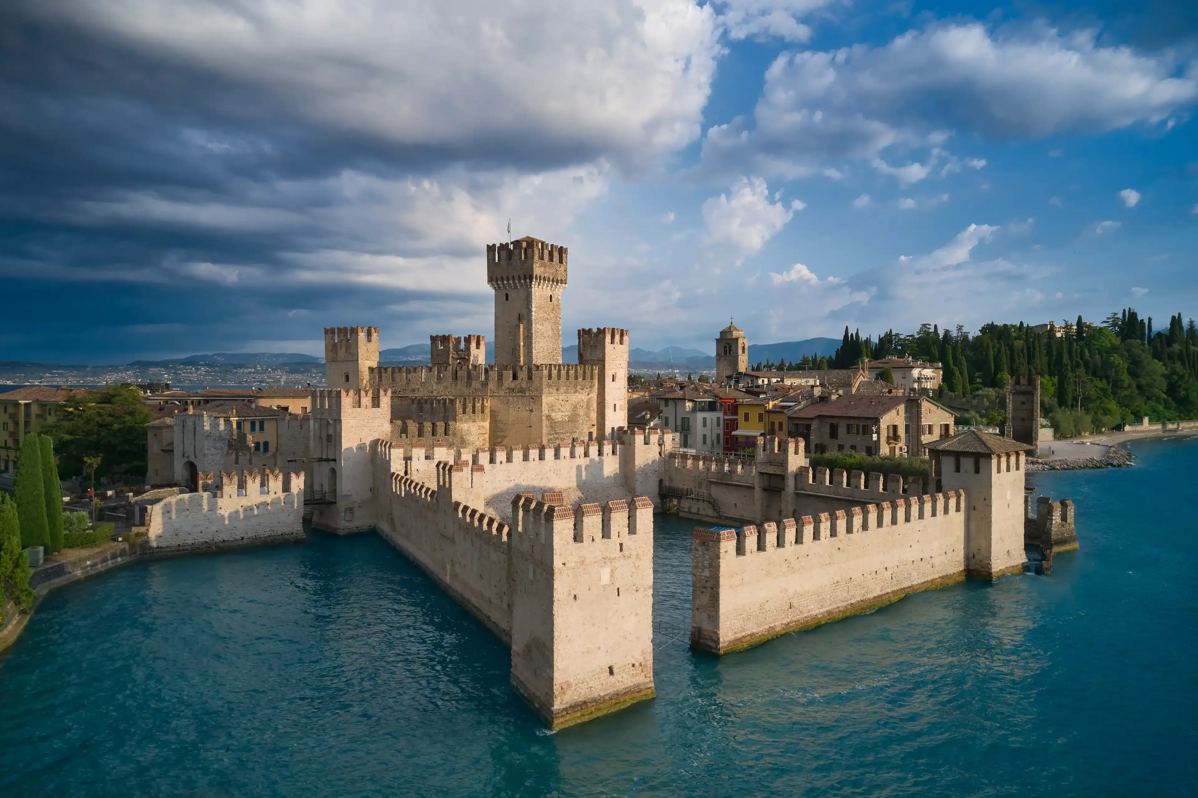 Best Sirmione hotels. Cheap hotels in Sirmione, Italy Best Sirmione hotels. Cheap hotels in Sirmione, Italy