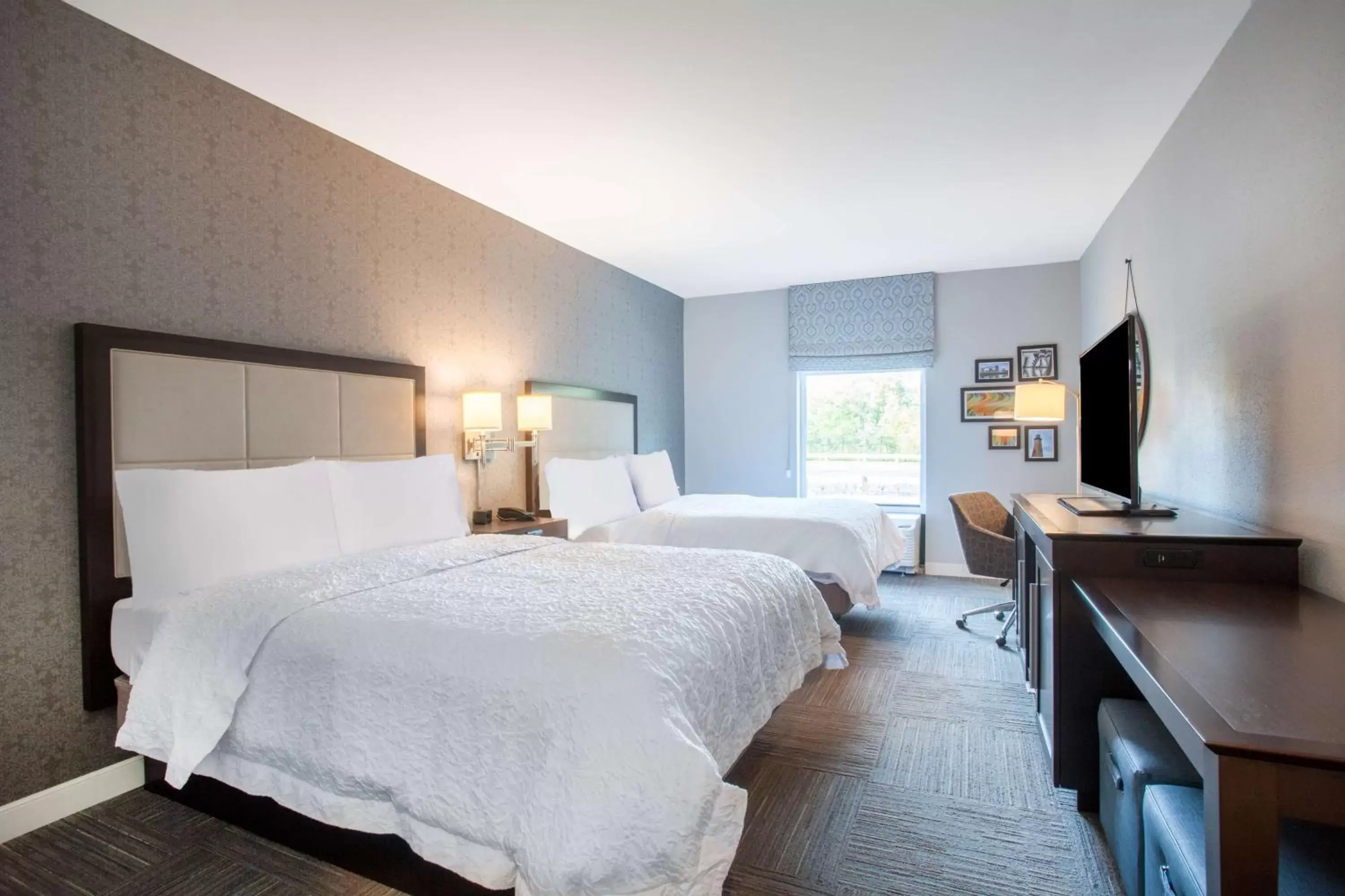 Queen Room with Two Queen Beds - Non-Smoking in Hampton Inn Rochester Penfield, Ny Queen Room with Two Queen Beds - Non-Smoking in Hampton Inn Rochester Penfield, Ny