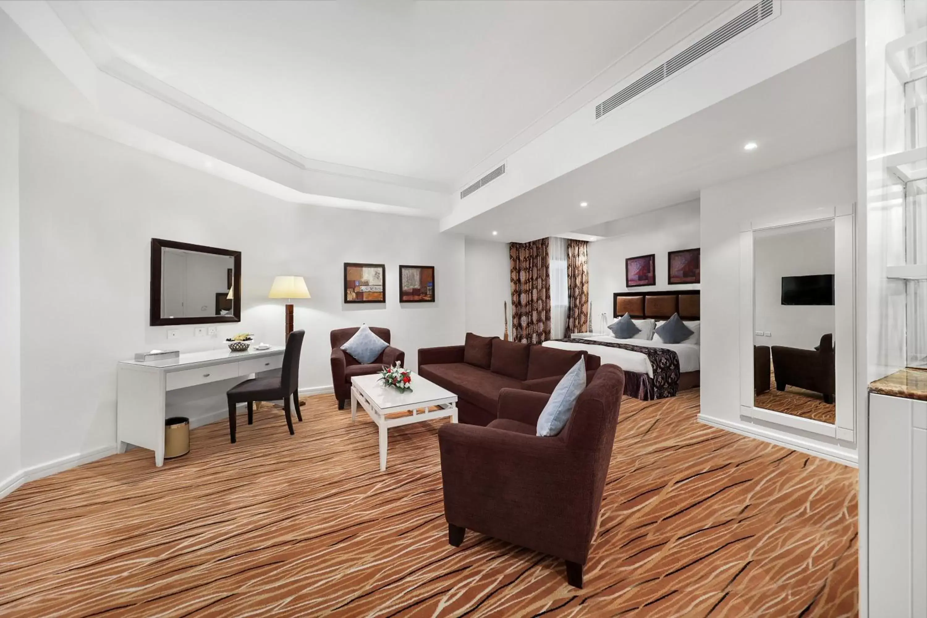 Deluxe King Room in Plaza Inn Doha Deluxe King Room in Plaza Inn Doha