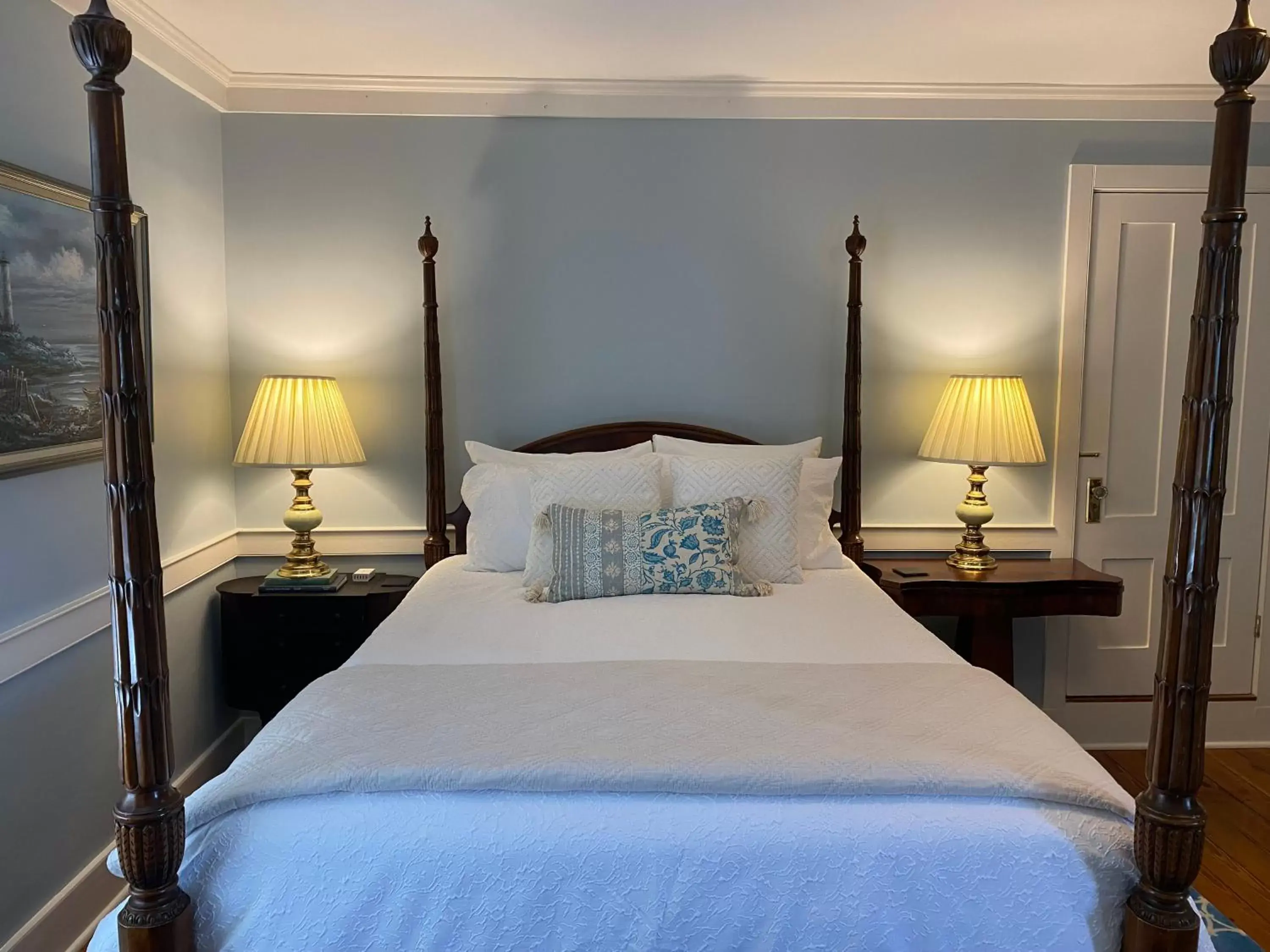 Queen Room with Garden View in Spouter Inn Bed & Breakfast Queen Room with Garden View in Spouter Inn Bed & Breakfast