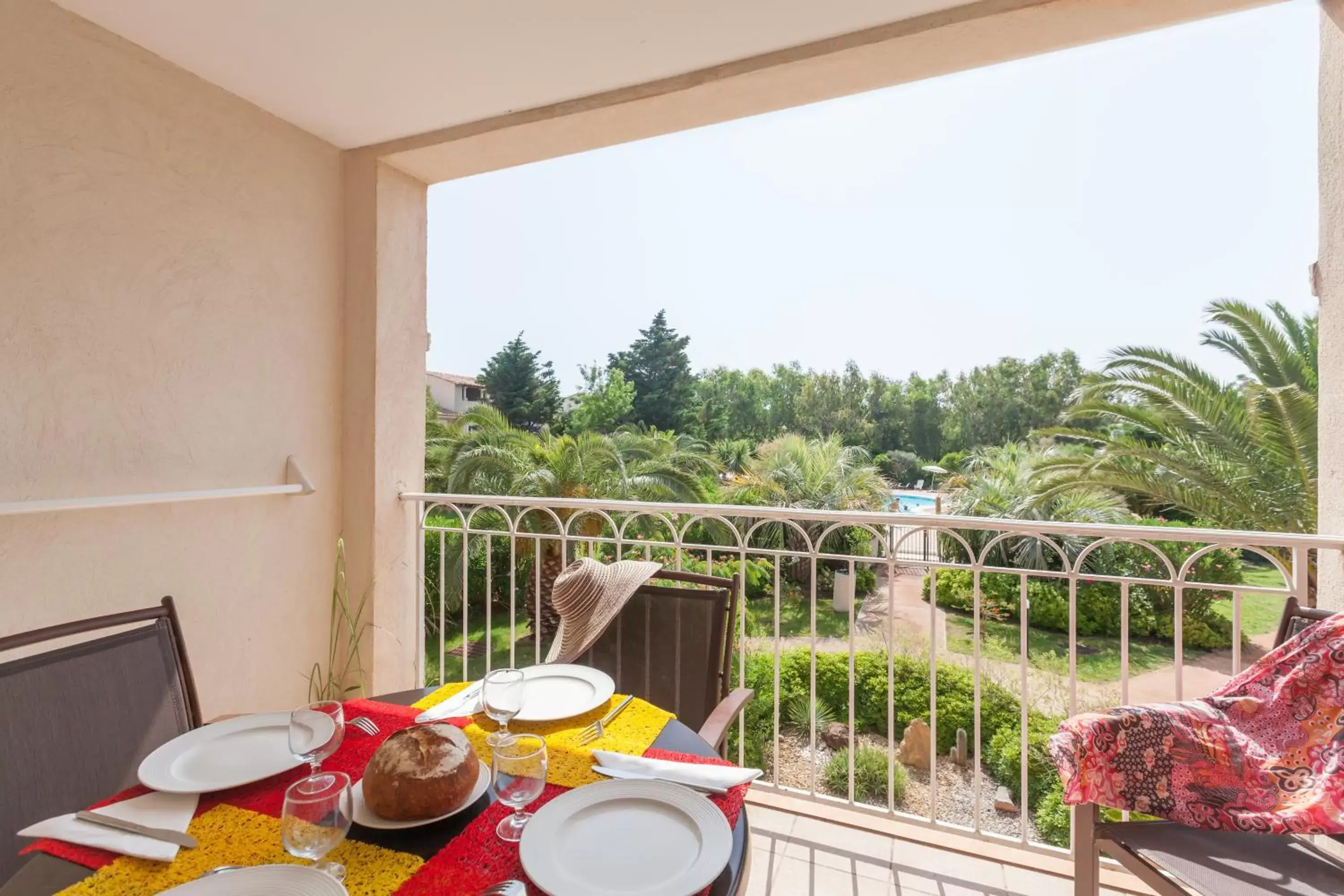 One-Bedroom Apartment with Air Conditionning and Balcony (5 People) - Pool View in Résidence Pierre & Vacances le Hameau de la Pinède One-Bedroom Apartment with Air Conditionning and Balcony (5 People) - Pool View in Résidence Pierre & Vacances le Hameau de la Pinède