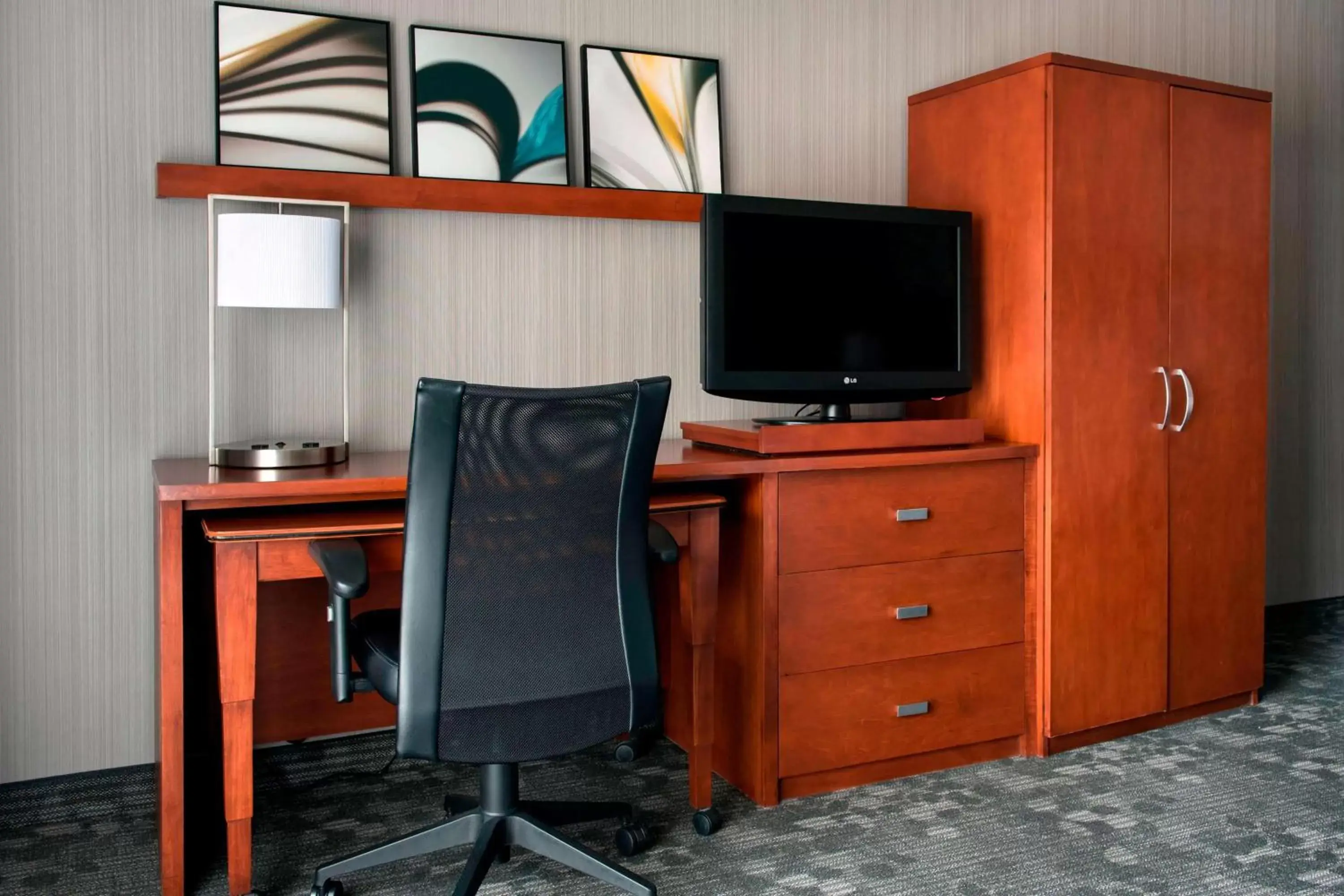 Mobility/Hearing Accessible - Guestroom Two Queens Roll-In Shower in Sonesta Select Whippany Hanover Mobility/Hearing Accessible - Guestroom Two Queens Roll-In Shower in Sonesta Select Whippany Hanover