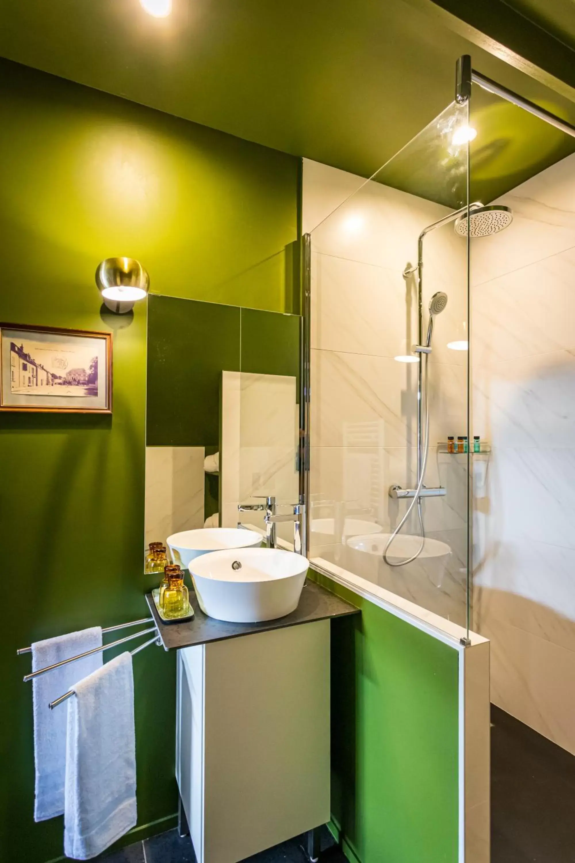 Deluxe Double Room in Hôtel - Restaurant Le Globe Deluxe Double Room in Hôtel - Restaurant Le Globe