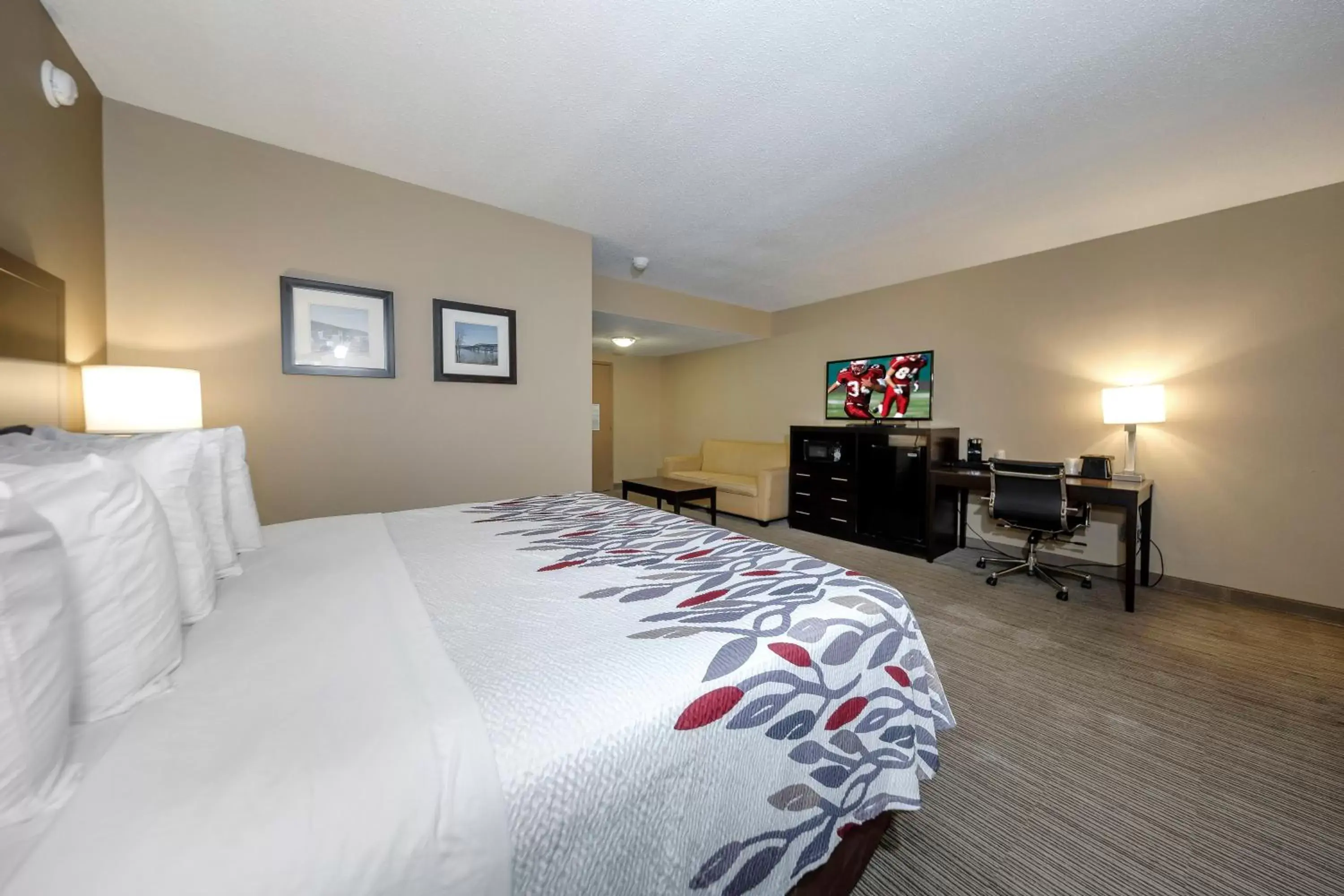 Suite King Room - Disability Access/Non-Smoking in Red Roof Inn & Suites Newburgh - Stewart Airport West Point Suite King Room - Disability Access/Non-Smoking in Red Roof Inn & Suites Newburgh - Stewart Airport West Point