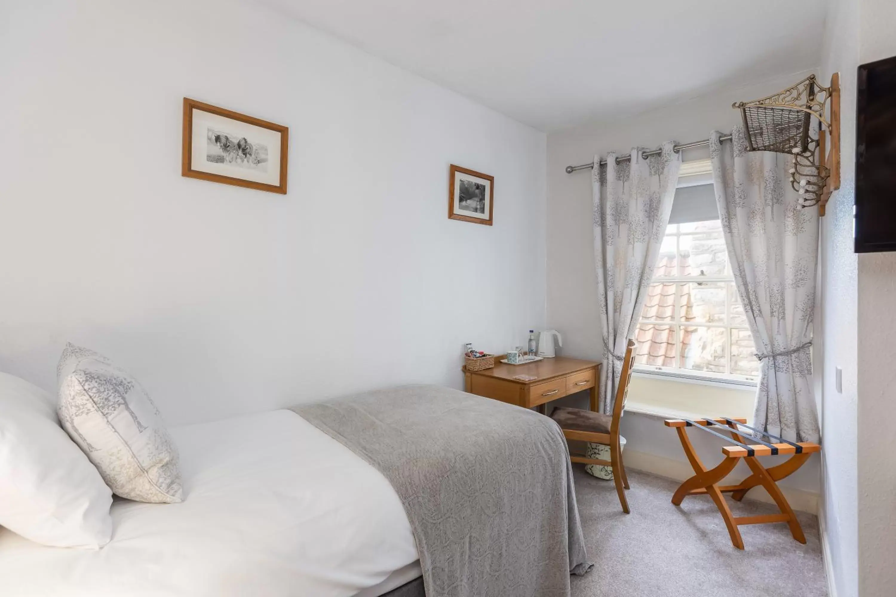 Classic Single Room with Shower in The Black Swan Inn Classic Single Room with Shower in The Black Swan Inn