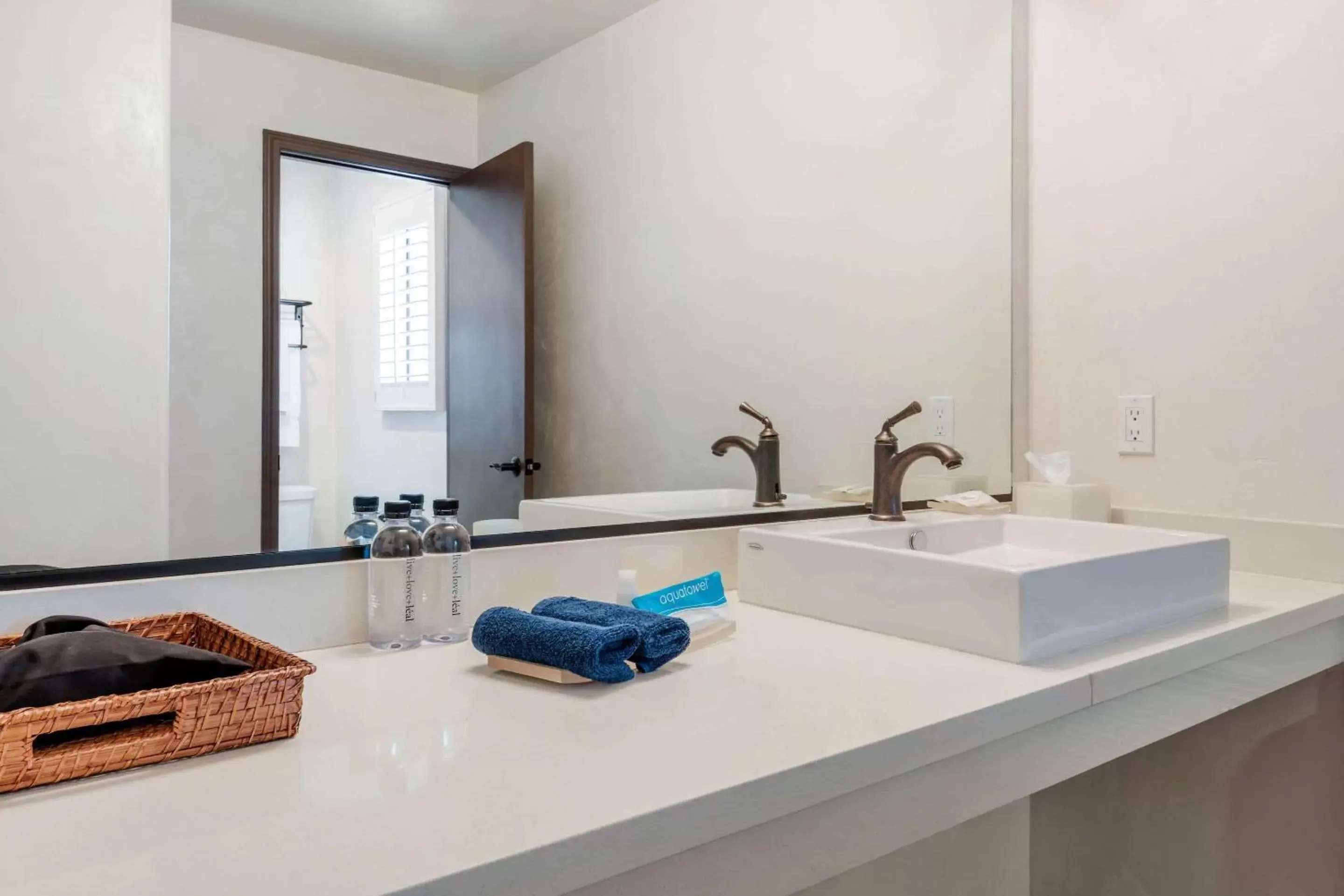 King Room - Accessible/Non-Smoking in Hacienda de Leal - BW Signature Collection King Room - Accessible/Non-Smoking in Hacienda de Leal - BW Signature Collection