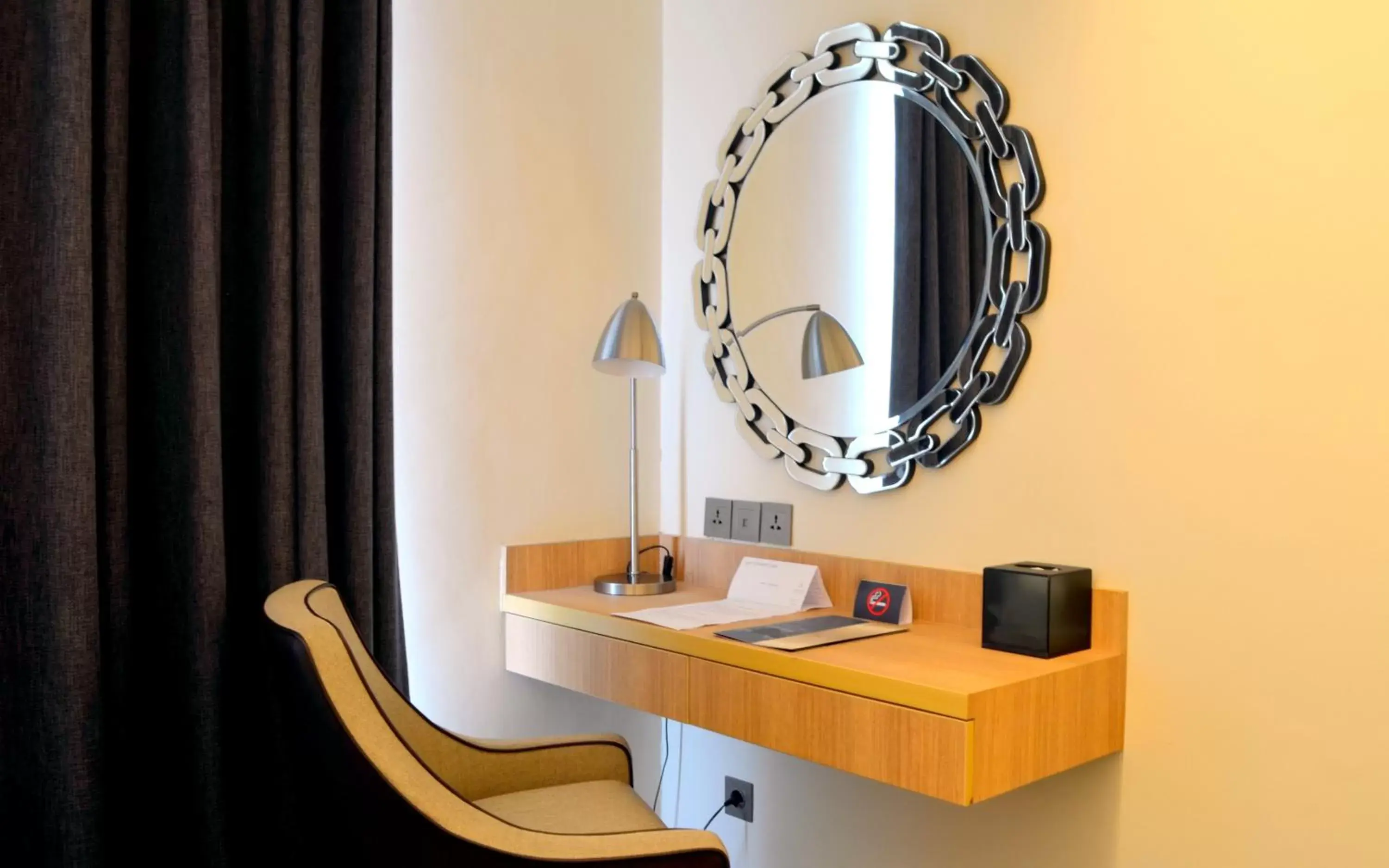 Deluxe Double Room in Louis Kienne Hotel Simpang Lima Deluxe Double Room in Louis Kienne Hotel Simpang Lima