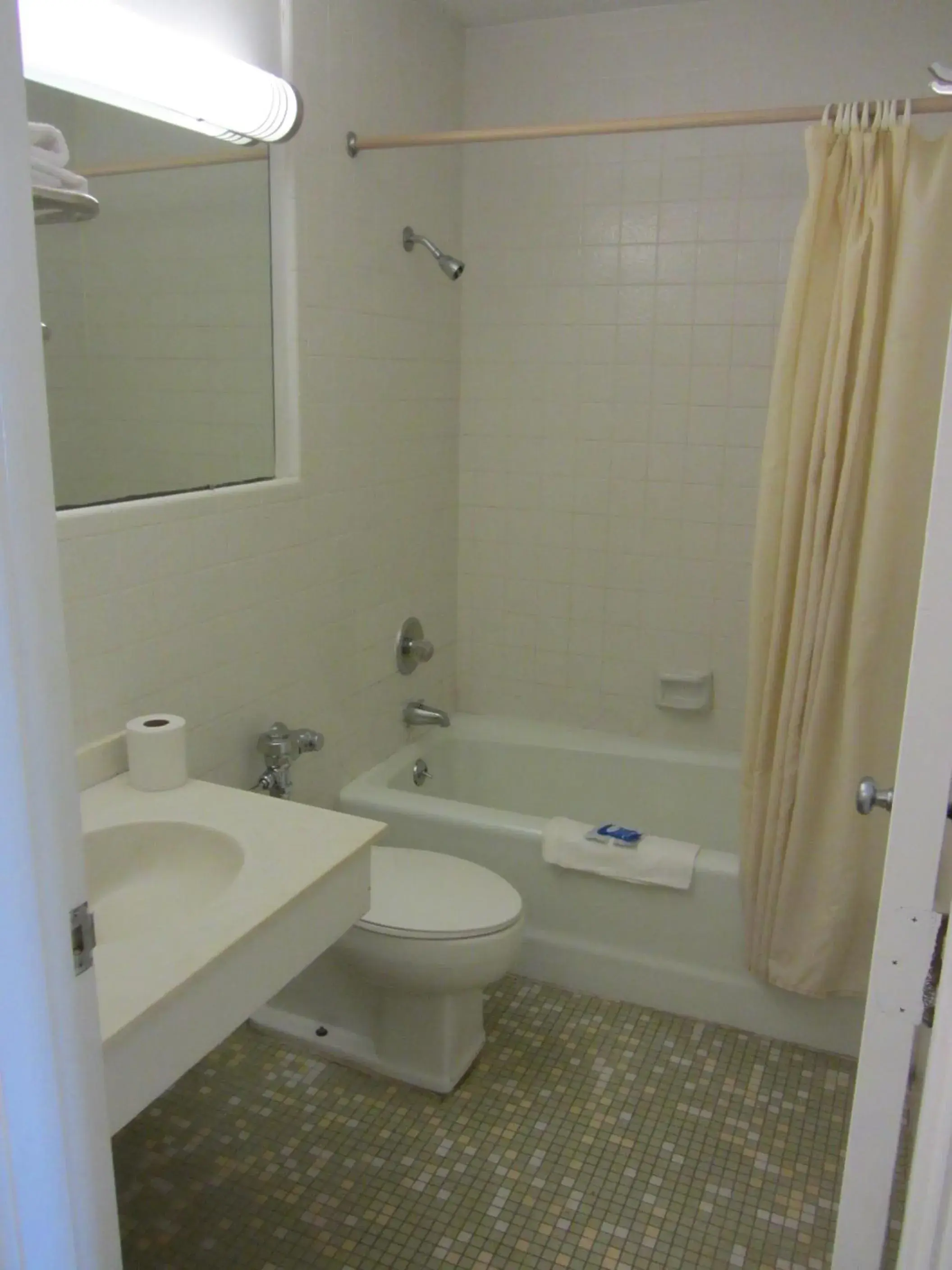 Queen Suite with Two Queen Beds in Royal Inn Abilene Queen Suite with Two Queen Beds in Royal Inn Abilene