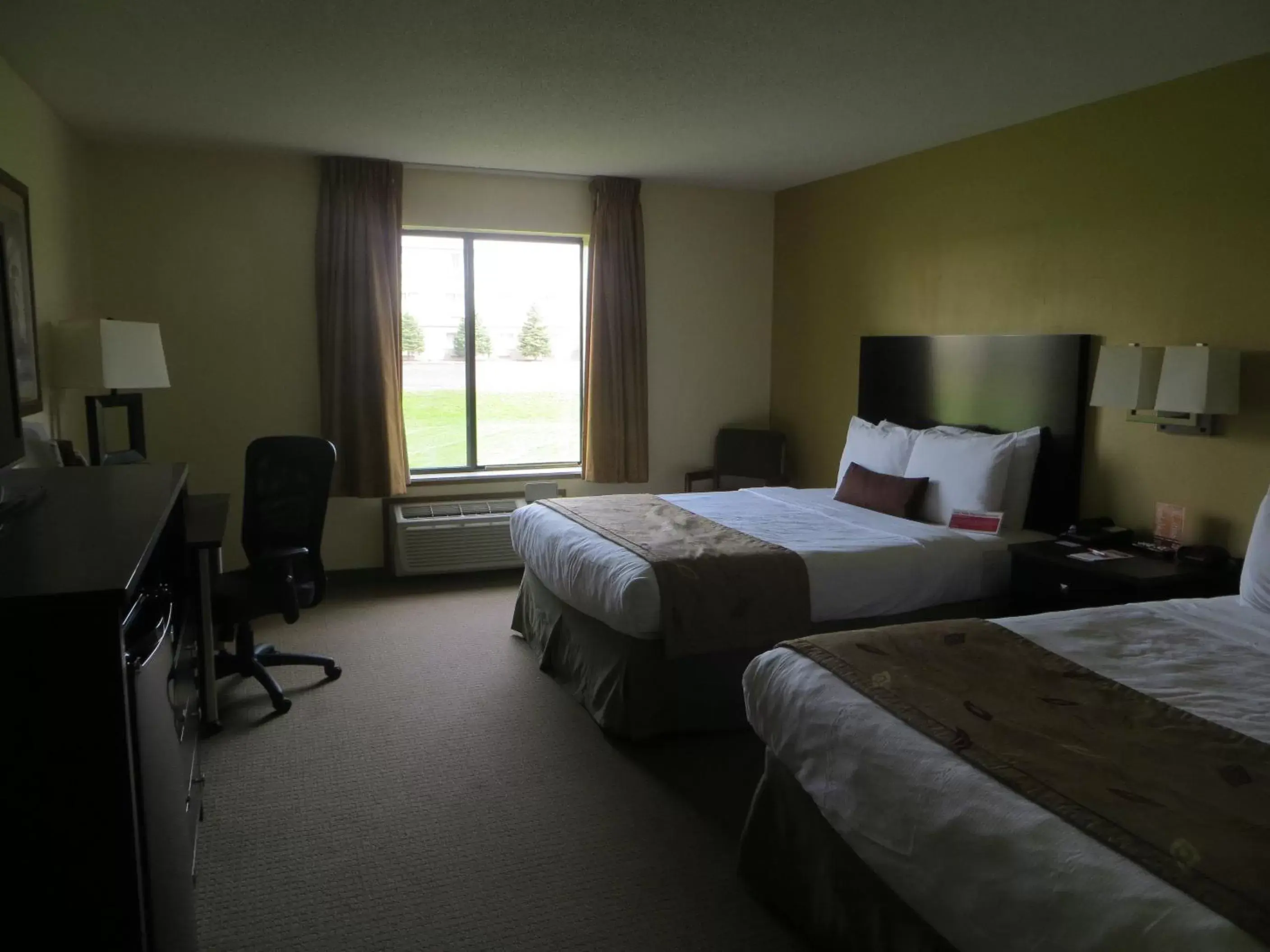 Queen Room with Two Queen Beds - Mobility Access/Non-Smoking in Ramada by Wyndham Wisconsin Dells I-90 Queen Room with Two Queen Beds - Mobility Access/Non-Smoking in Ramada by Wyndham Wisconsin Dells I-90