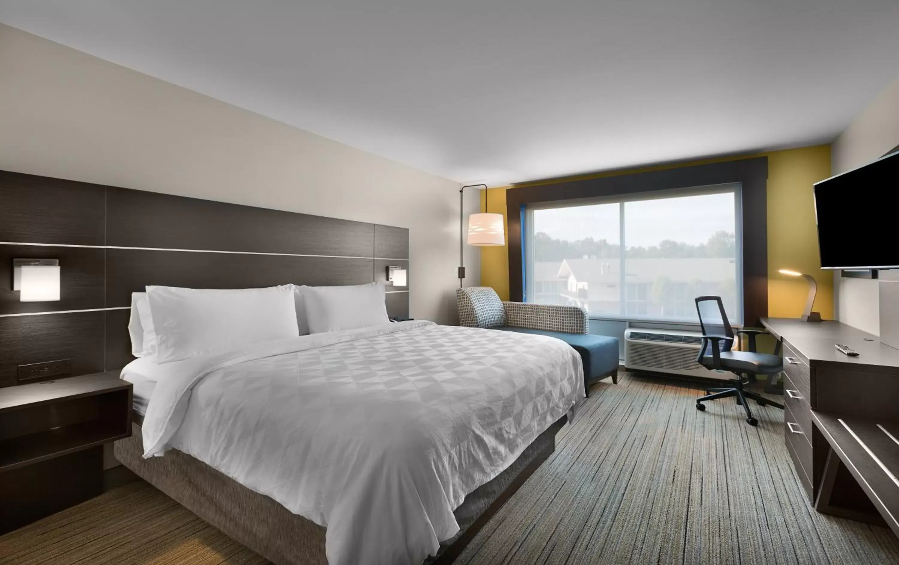 King Room - Hearing Accessible - Non-Smoking in Holiday Inn Express - Lake Park by IHG King Room - Hearing Accessible - Non-Smoking in Holiday Inn Express - Lake Park by IHG