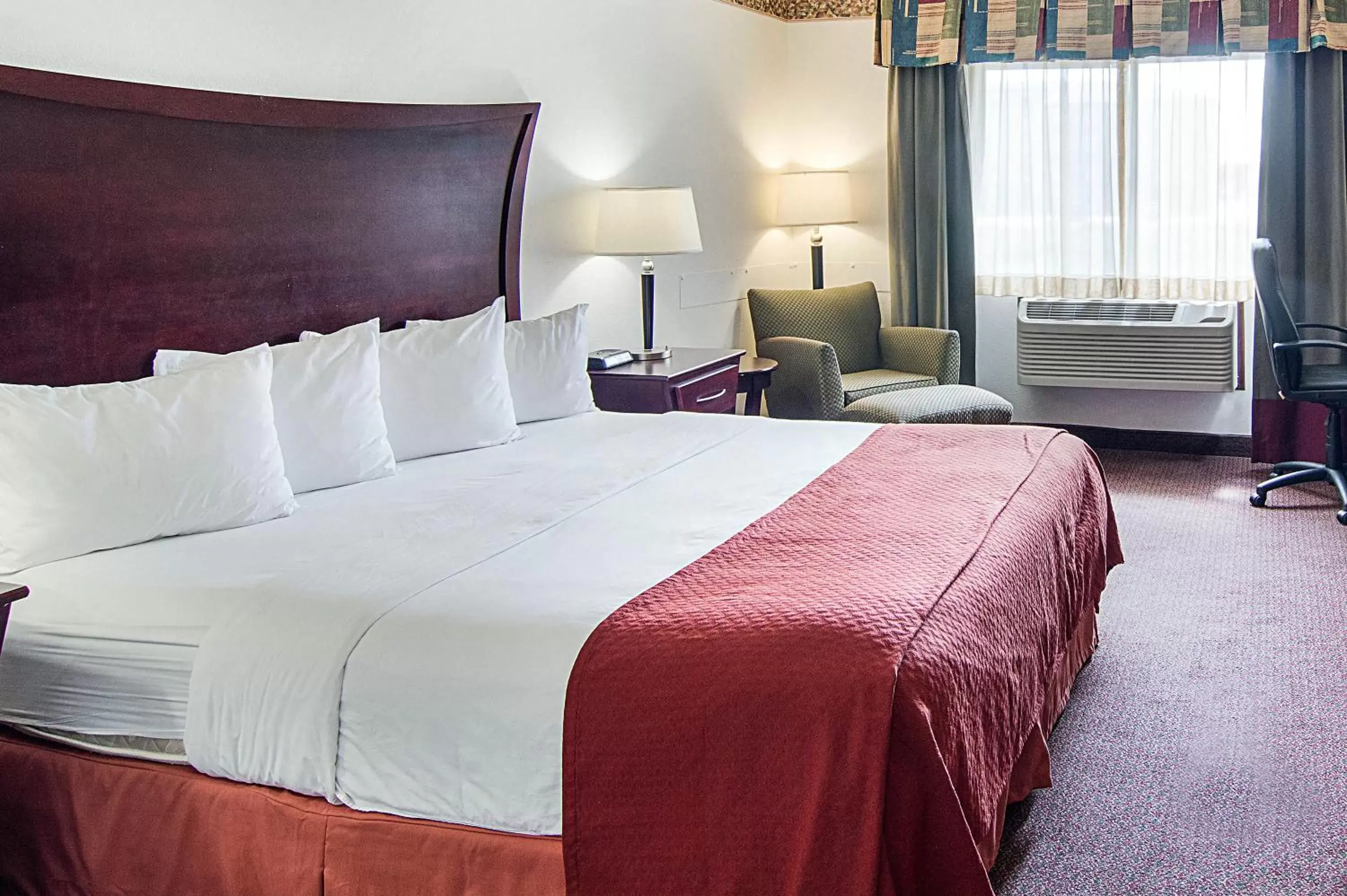 Standard King Room - Non-Smoking in Quality Inn Midland Standard King Room - Non-Smoking in Quality Inn Midland