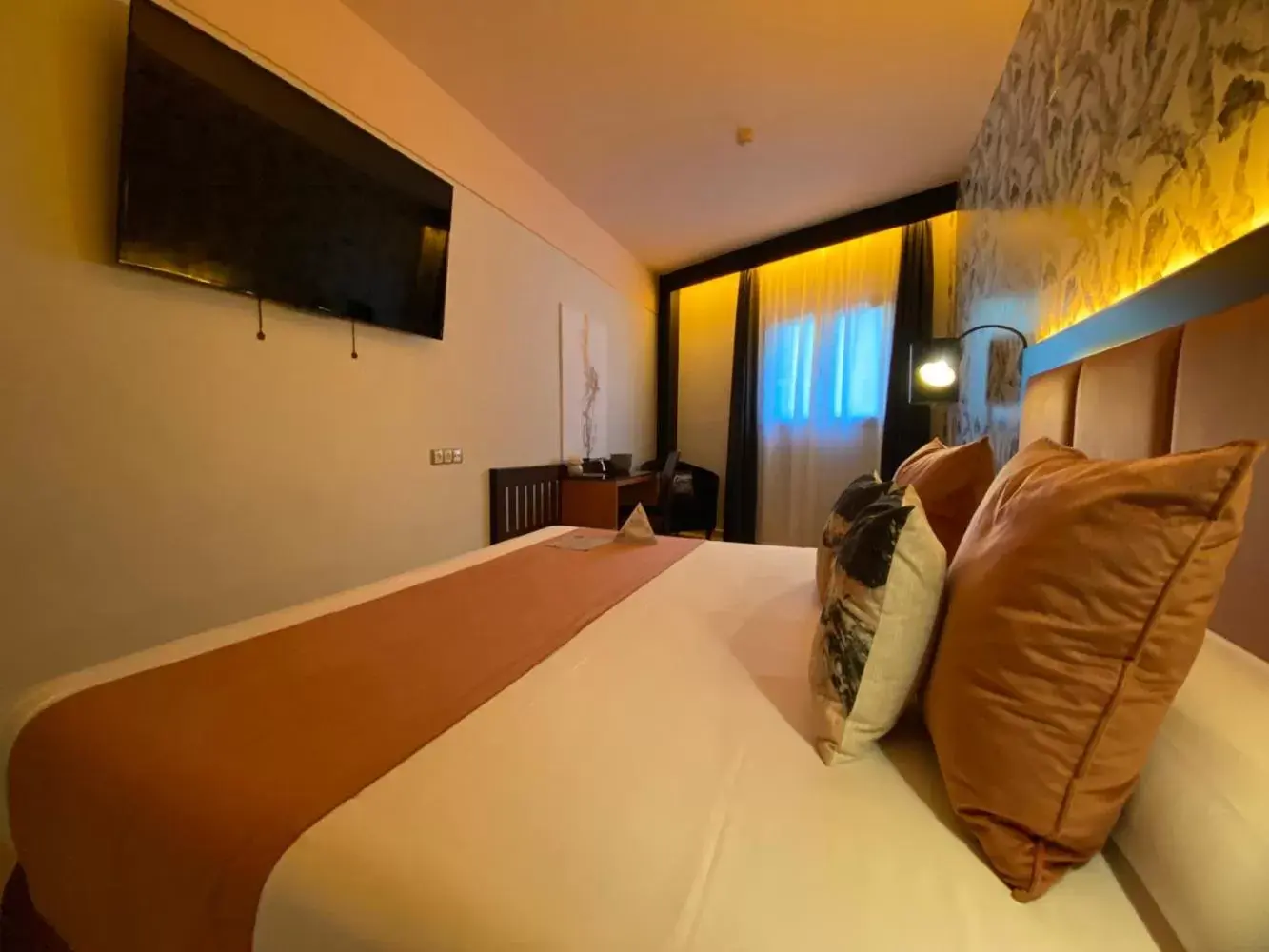Double Room in ON ALETA ROOM designed for adults Double Room in ON ALETA ROOM designed for adults