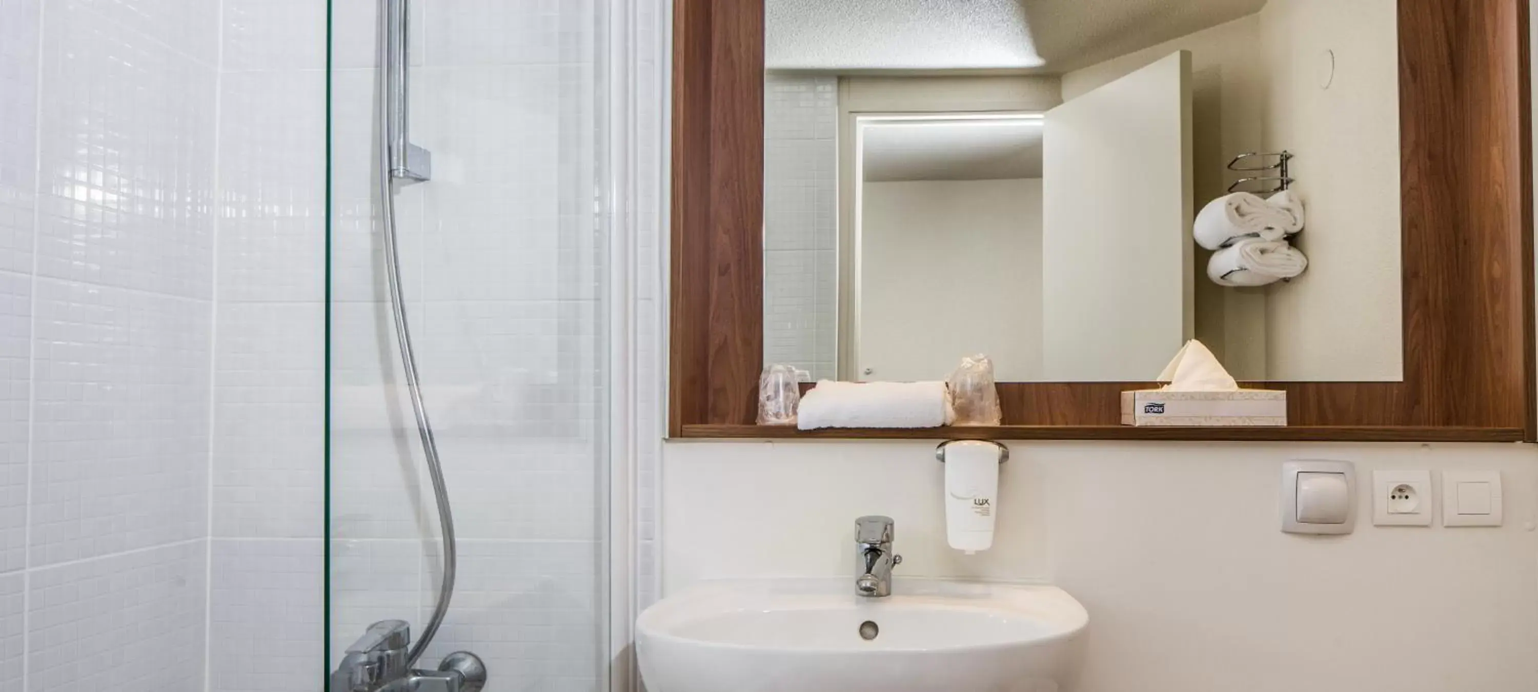 Triple Room (1 Double Bed + 1 Single Bed) in Kyriad Montargis Amilly Triple Room (1 Double Bed + 1 Single Bed) in Kyriad Montargis Amilly