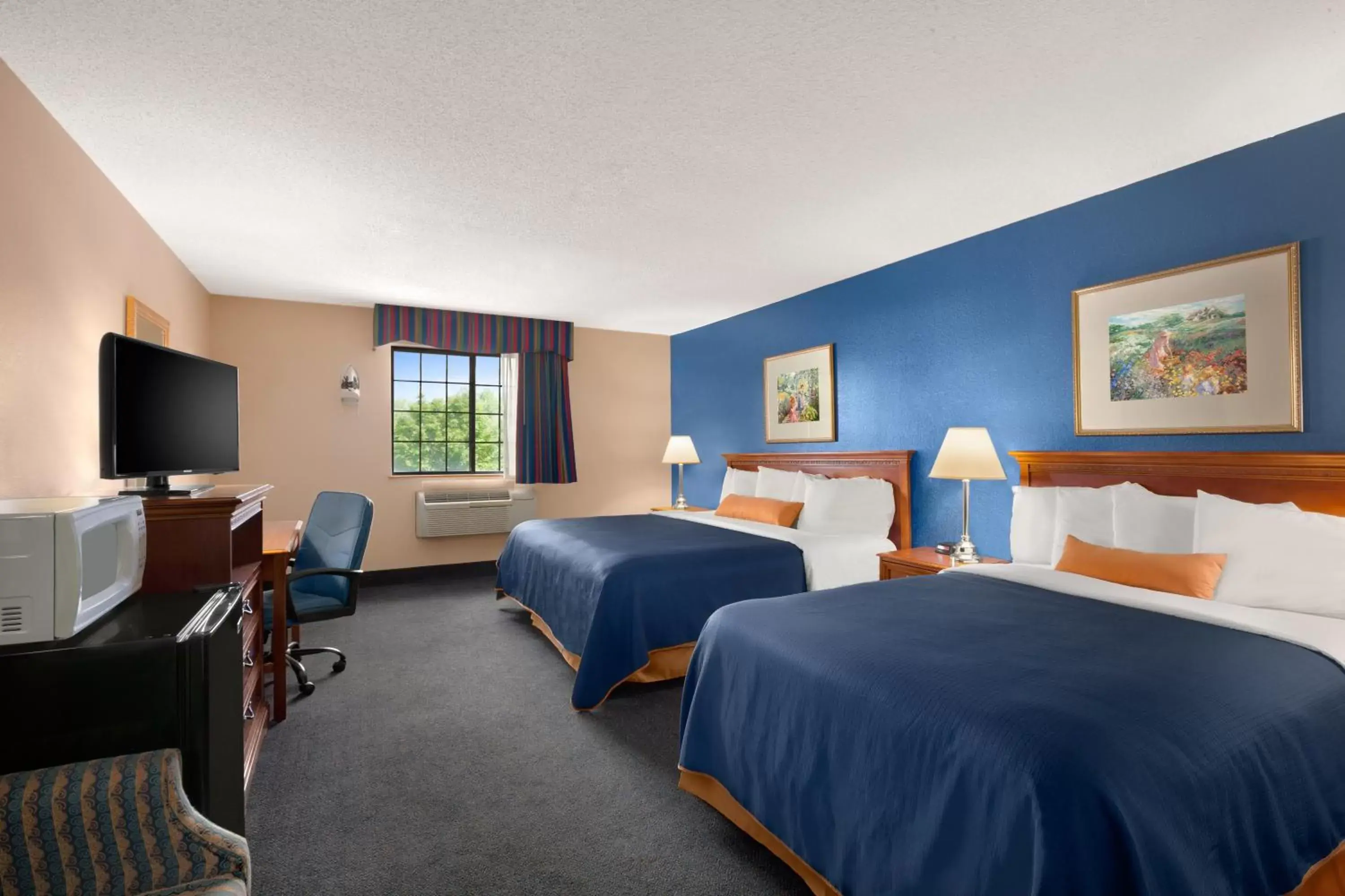 Deluxe Double Room with Two Double Beds - Non-Smoking in Days Inn by Wyndham Keene NH Deluxe Double Room with Two Double Beds - Non-Smoking in Days Inn by Wyndham Keene NH
