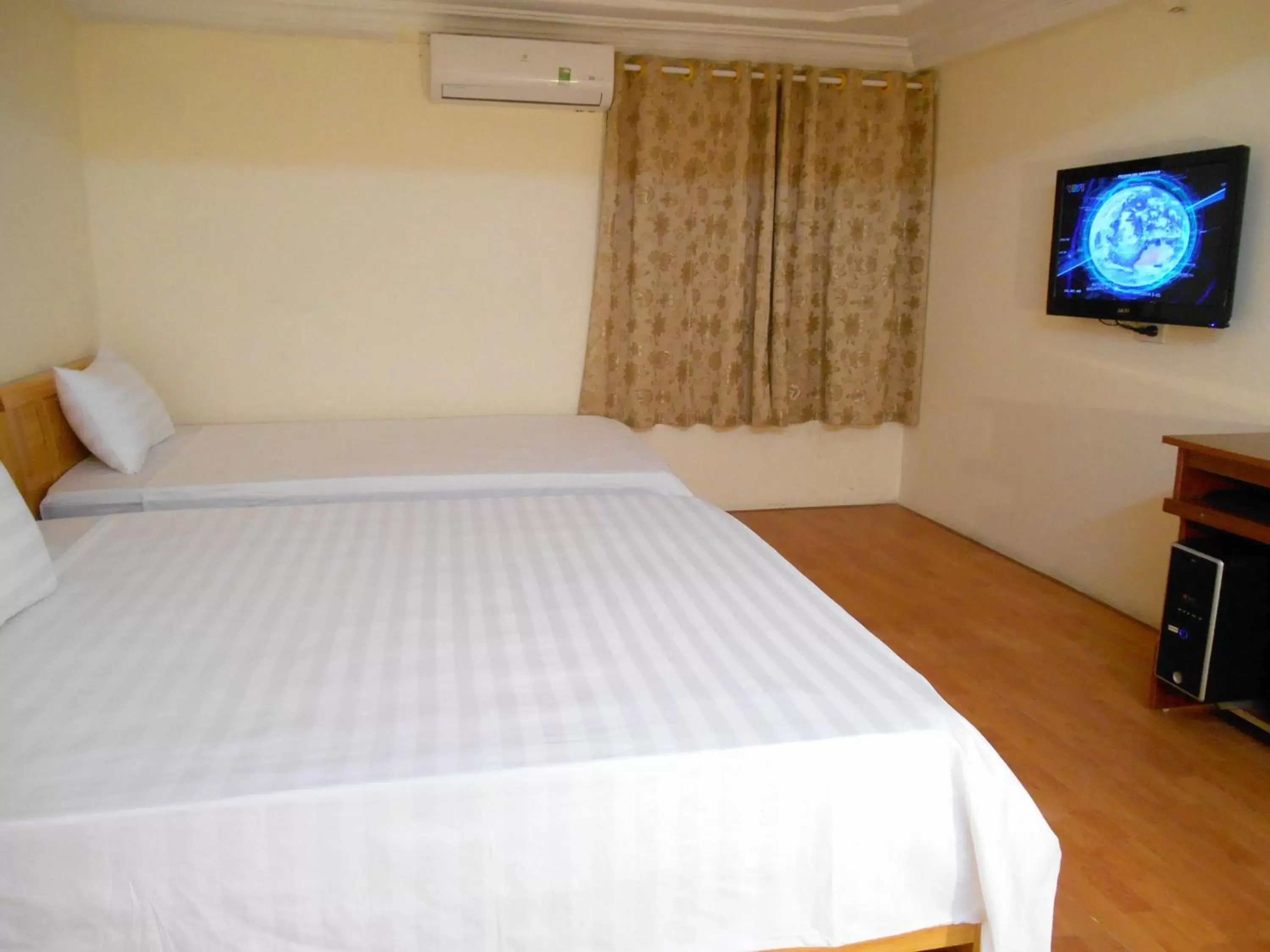 Deluxe Double Room in Hanoi Discovery Homestay Deluxe Double Room in Hanoi Discovery Homestay