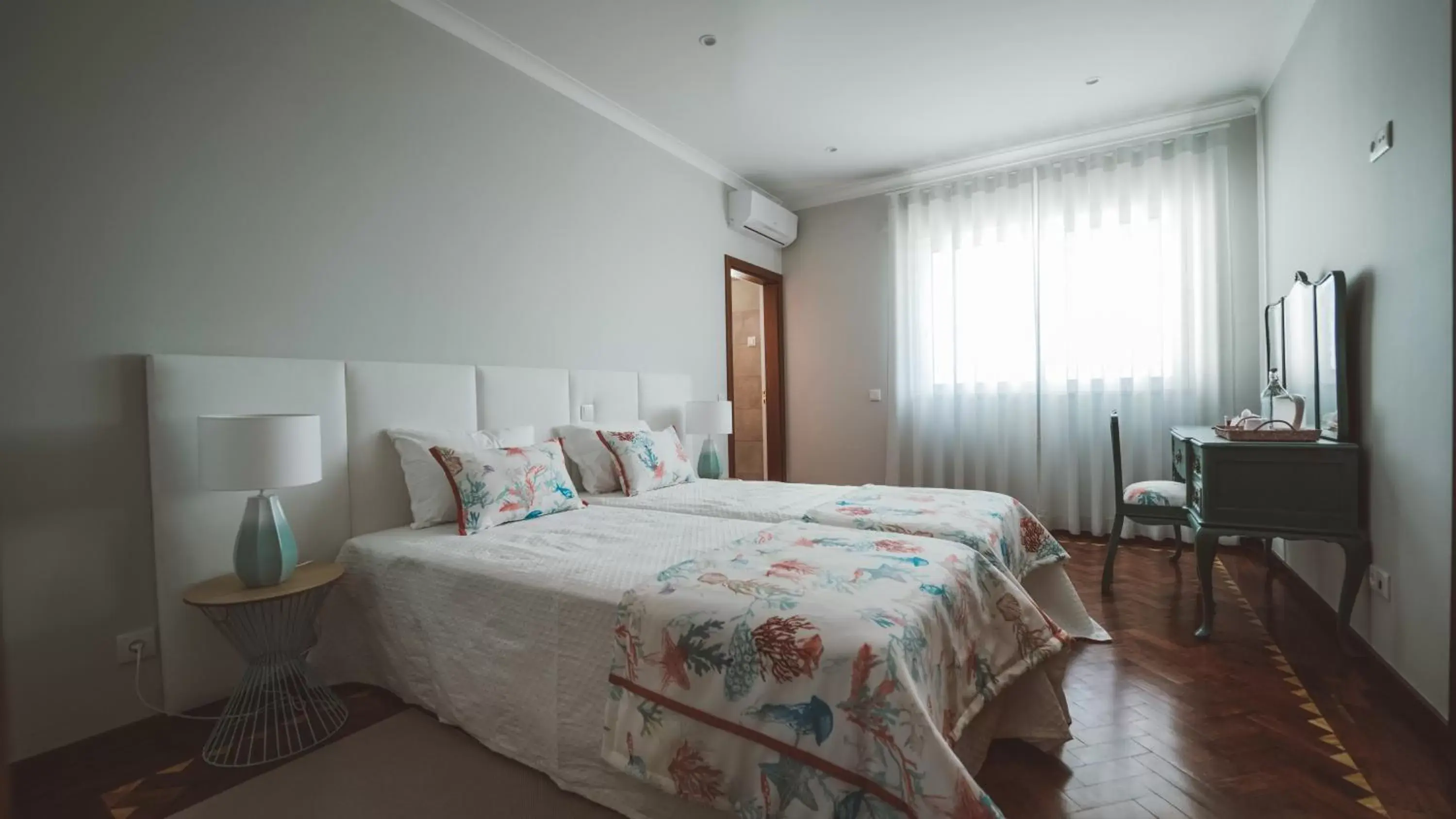 Twin Room with Pool View in Vila Milreu Guest House Twin Room with Pool View in Vila Milreu Guest House
