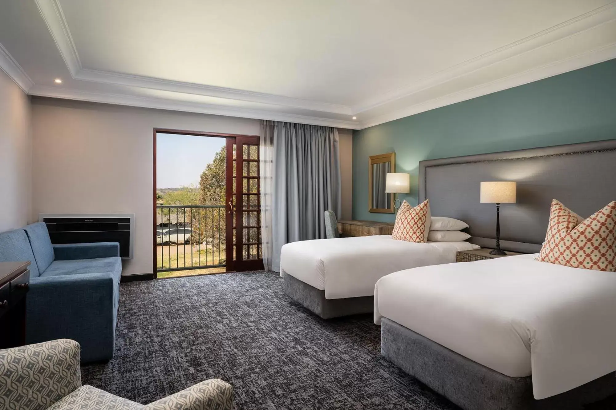 Superior King/Twin Room with Sleeper Couch in Premier Hotel Roodevalley Superior King/Twin Room with Sleeper Couch in Premier Hotel Roodevalley