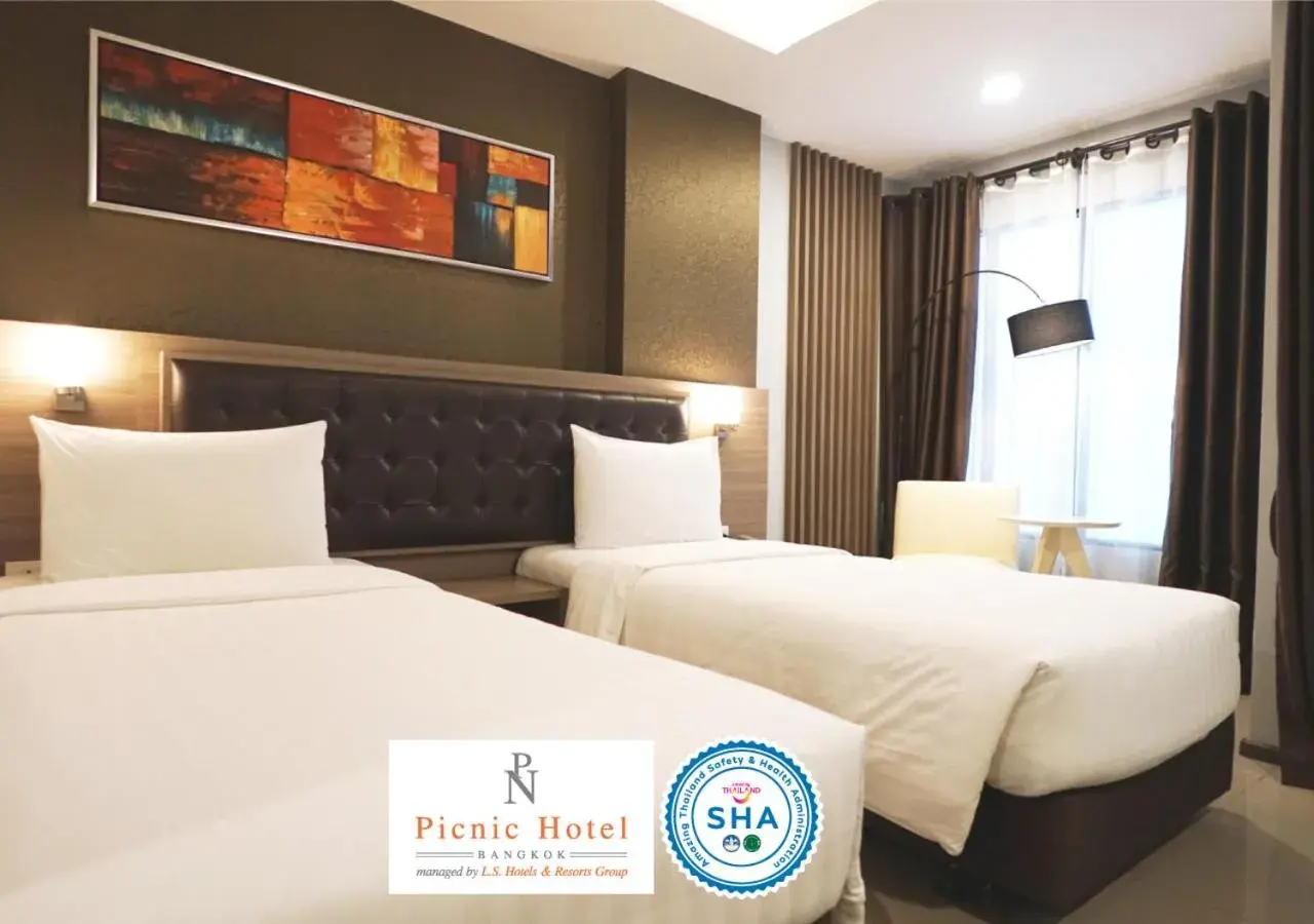 Standard Twin Room in Picnic Hotel Bangkok - Rang Nam Standard Twin Room in Picnic Hotel Bangkok - Rang Nam