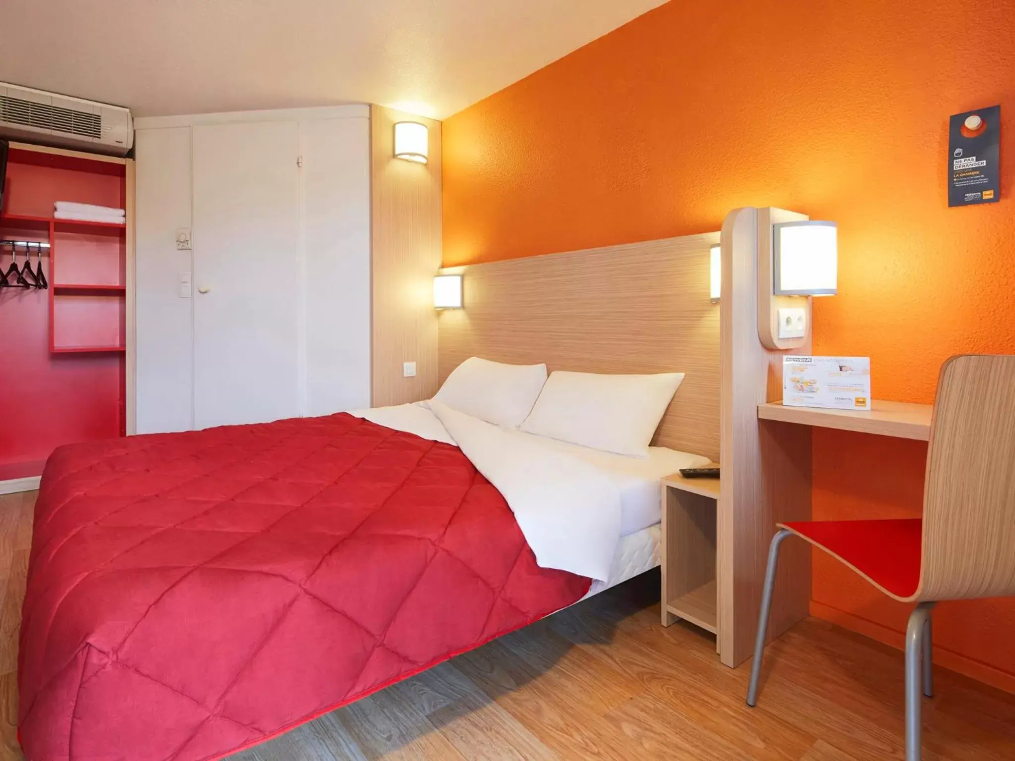 Double Room in Premiere Classe Dijon Sud - Marsannay Double Room in Premiere Classe Dijon Sud - Marsannay