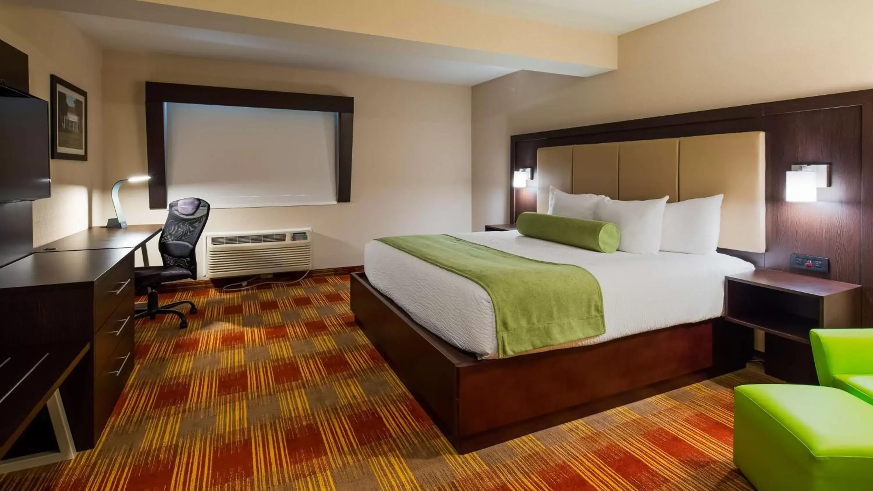 King Room in The Inn on Storrs King Room in The Inn on Storrs