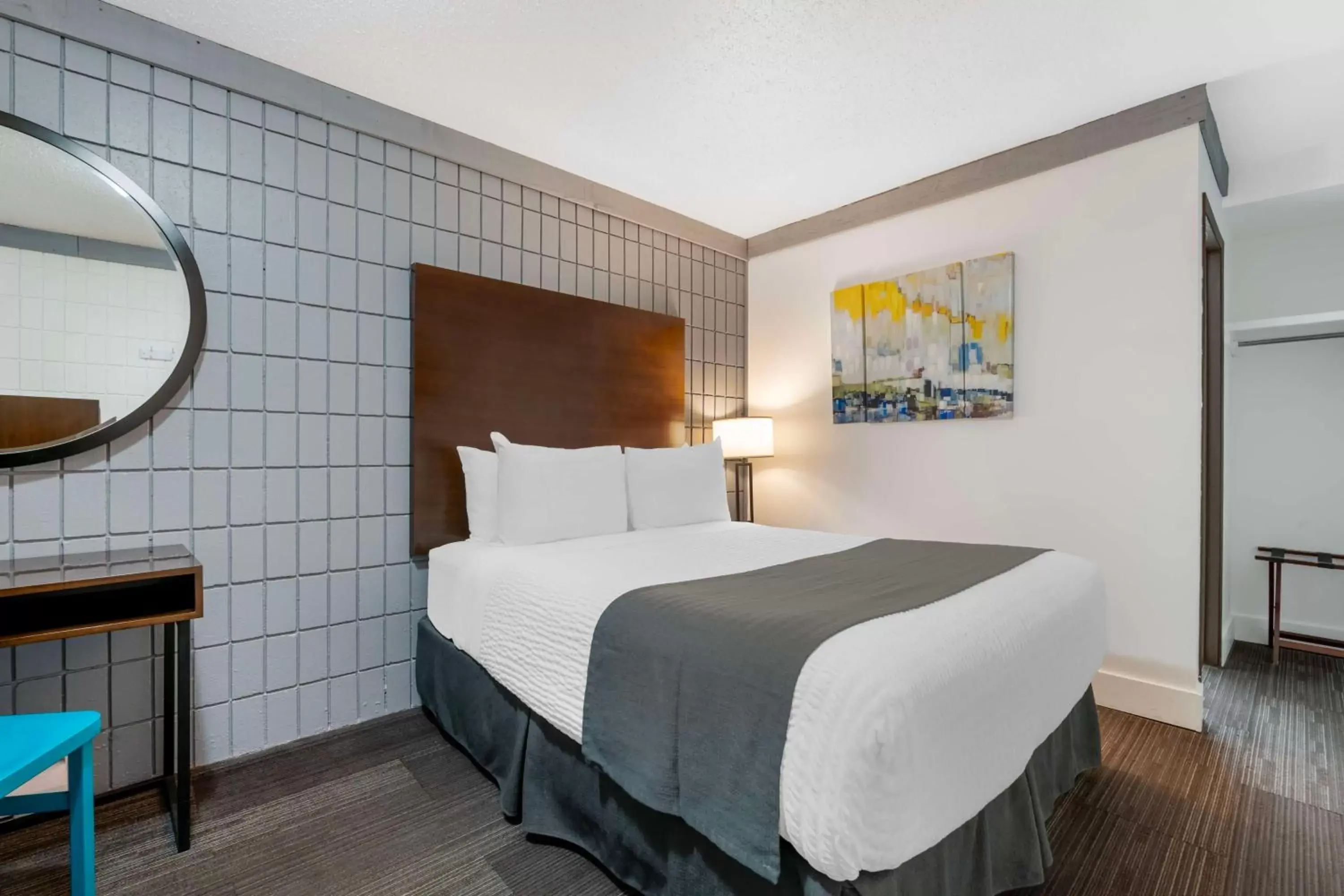 Queen Room with Mountain View - Pet Friendly in Stoke Hotel SureStay Collection by Best Western Queen Room with Mountain View - Pet Friendly in Stoke Hotel SureStay Collection by Best Western