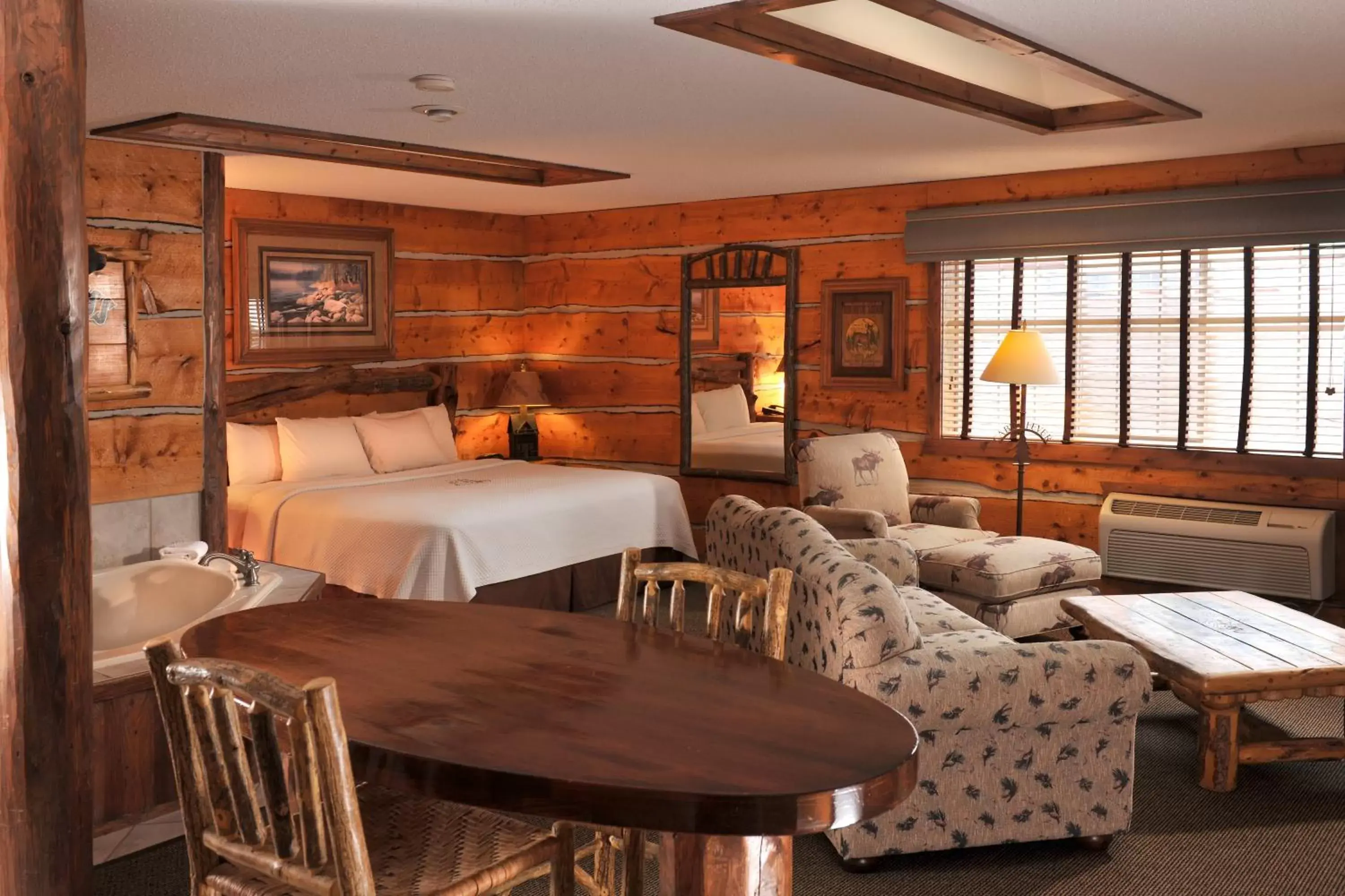 Superior Suite in Cedar Creek Hotel Wausau - Rothschild Superior Suite in Cedar Creek Hotel Wausau - Rothschild