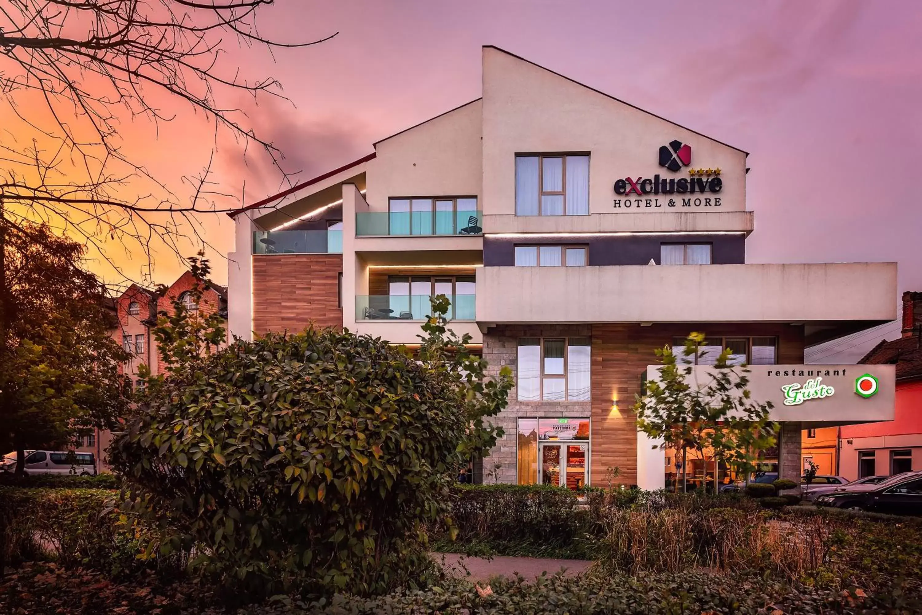 Exclusive Hotel & More Exclusive Hotel & More