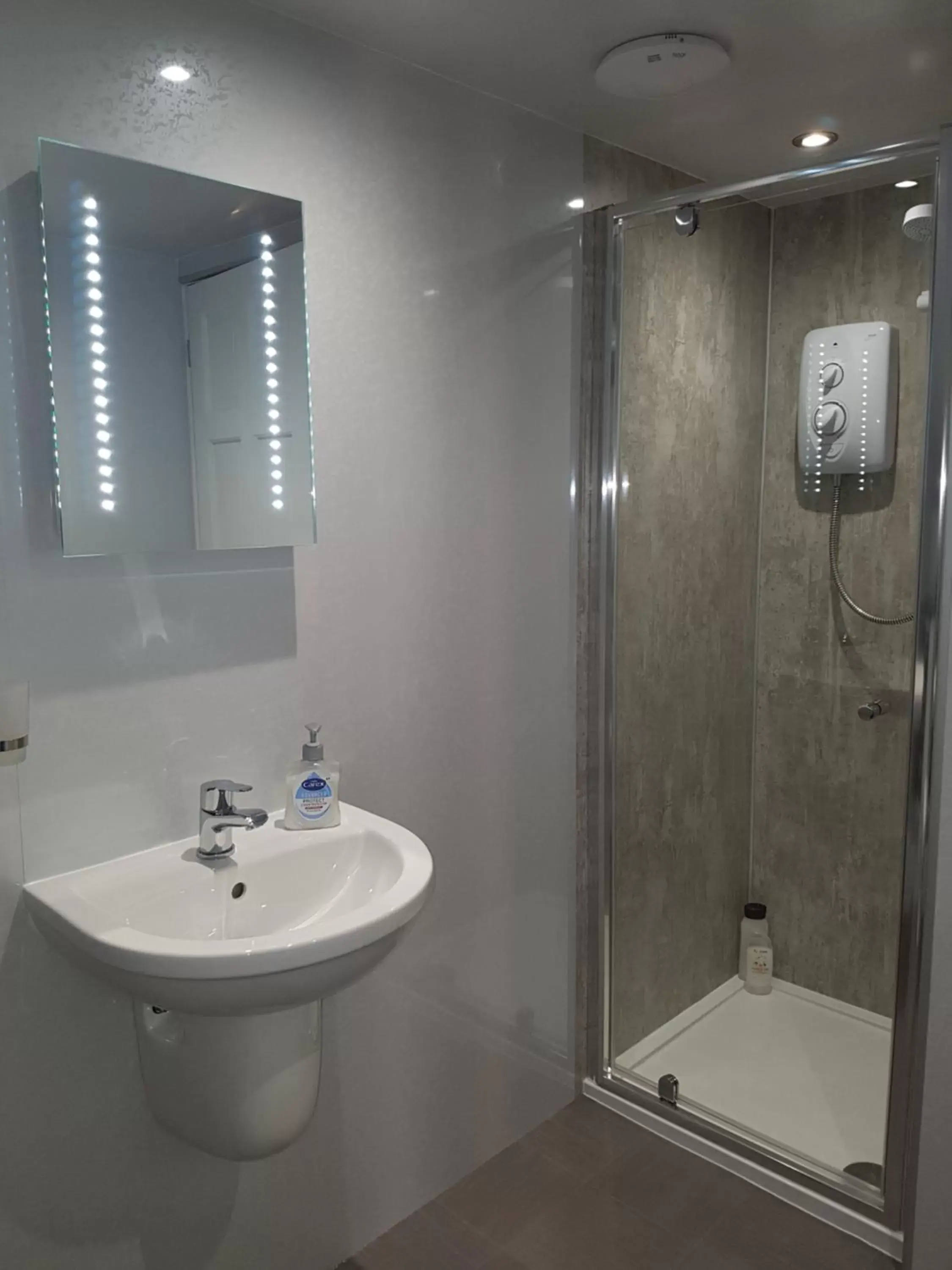 Double or Twin Room with Shower in Lindisfarne Bed & Breakfast Double or Twin Room with Shower in Lindisfarne Bed & Breakfast