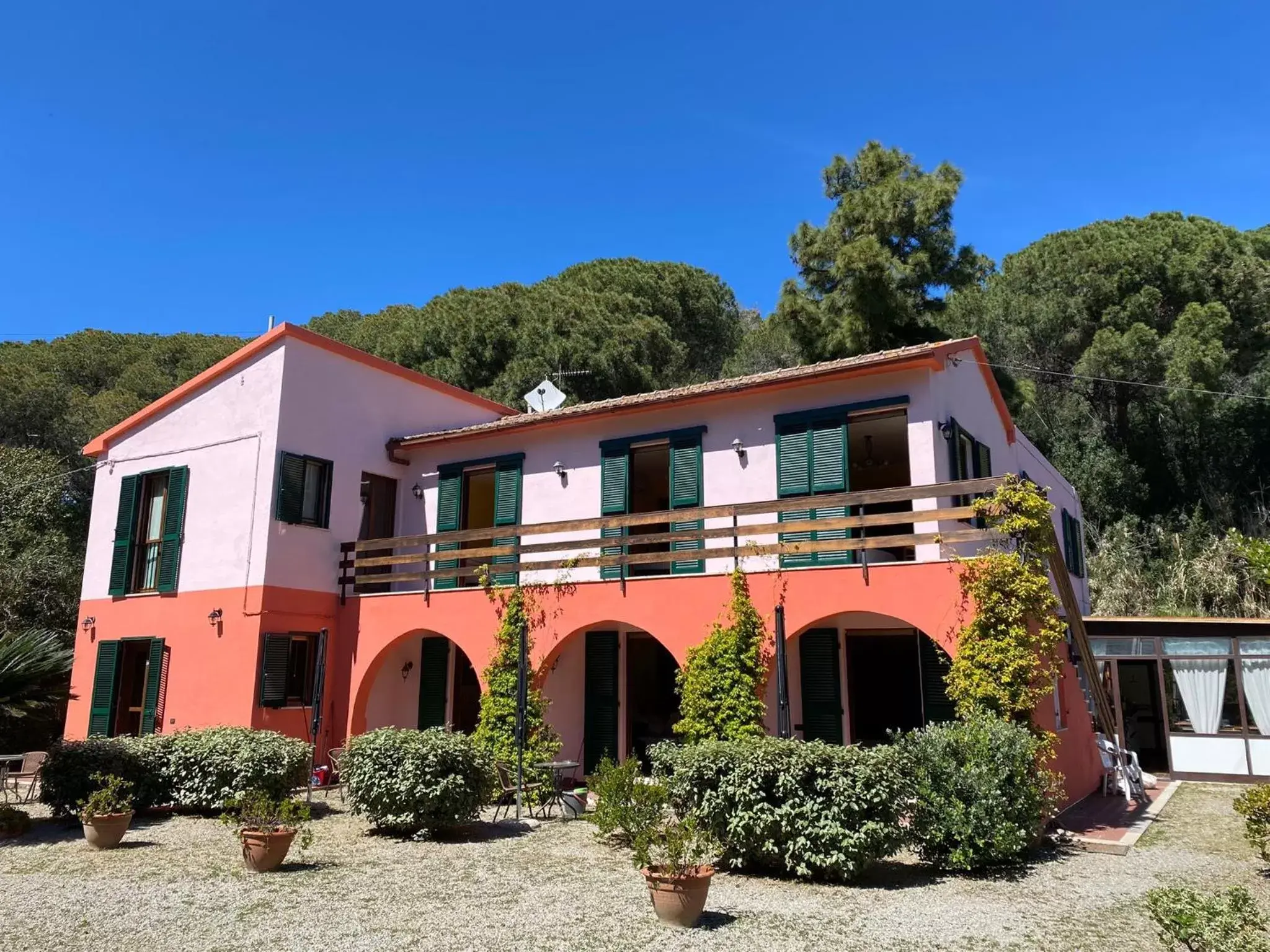 Property Building in Villa Gaia Property Building in Villa Gaia