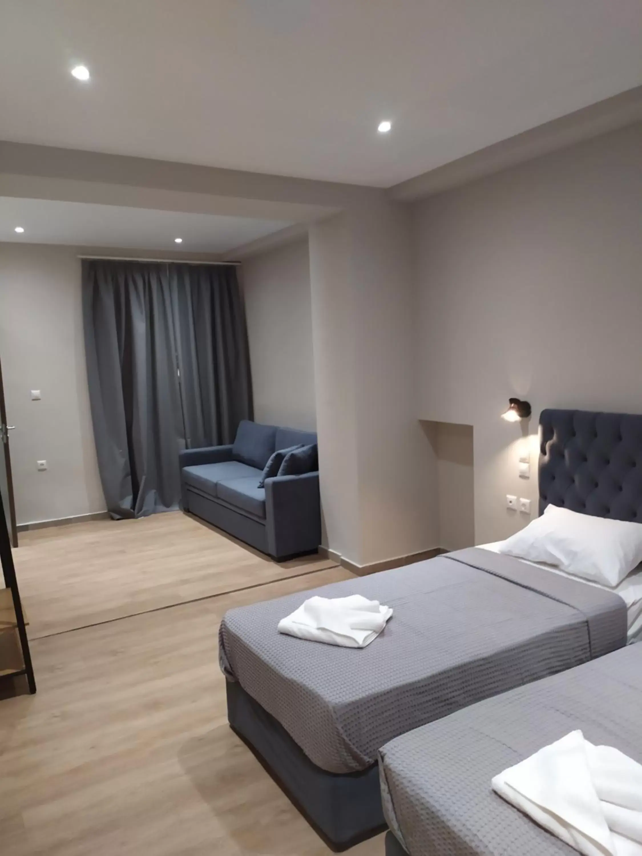 Budget Triple Room in New Amaryllis Hotel Budget Triple Room in New Amaryllis Hotel