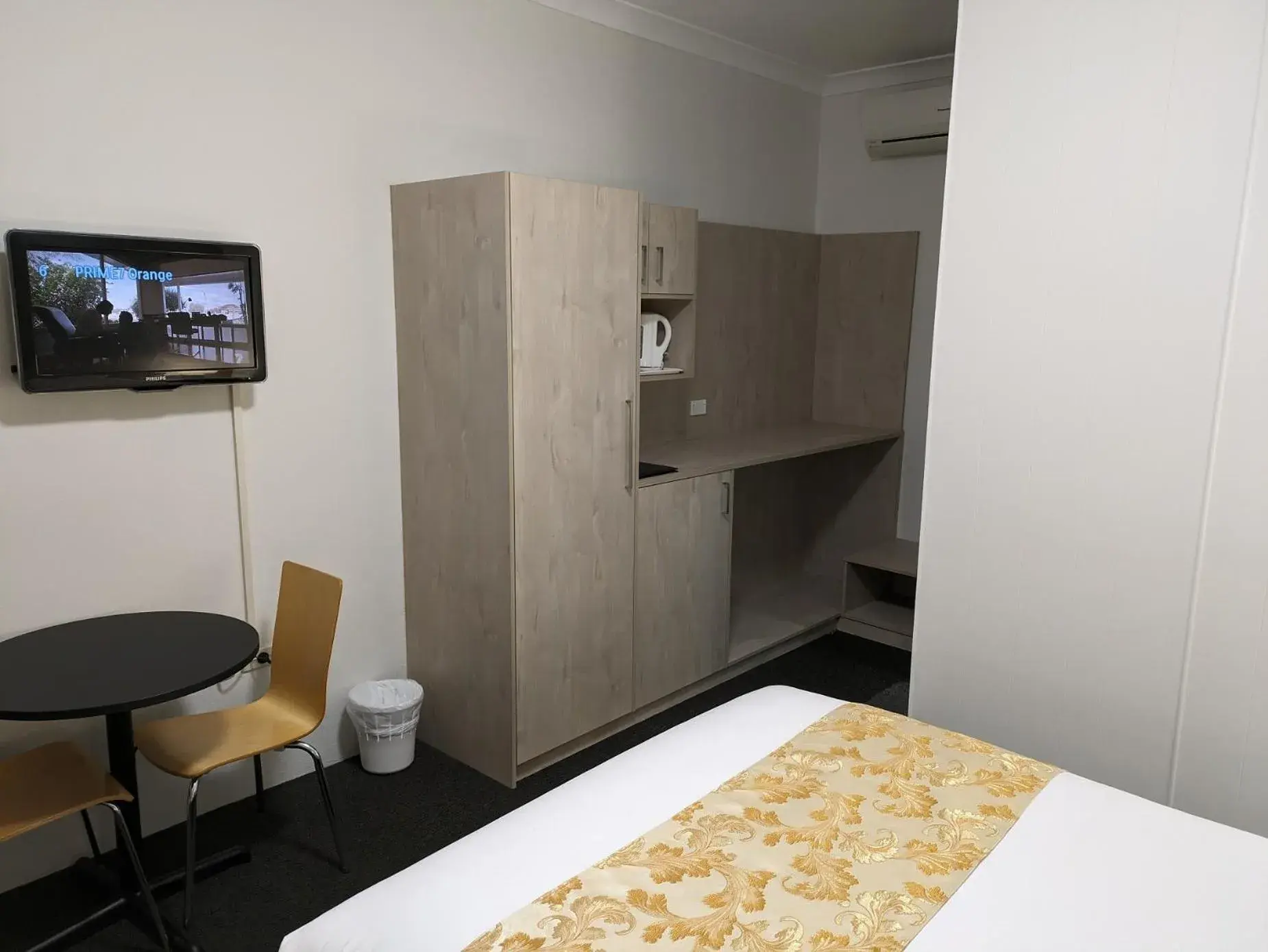 Standard Triple Room in Country Lodge Motor Inn Standard Triple Room in Country Lodge Motor Inn