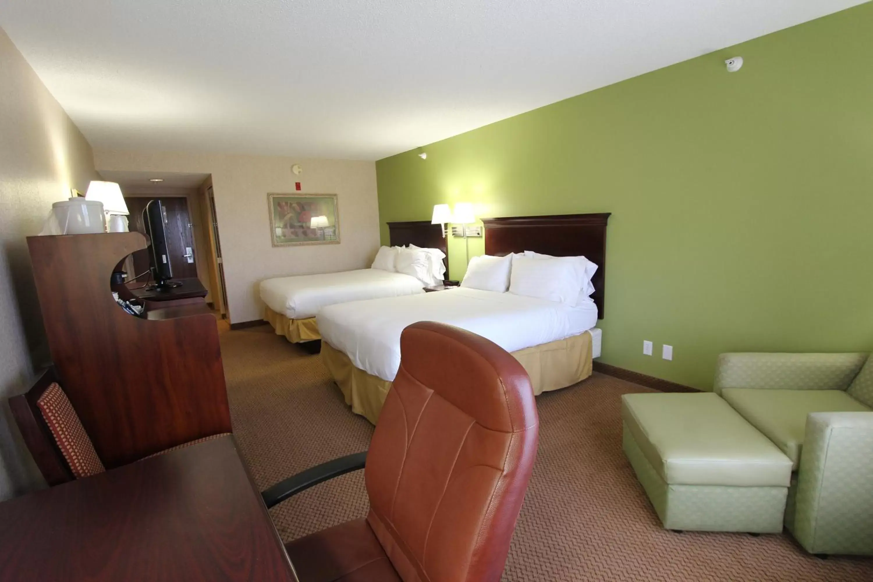 Queen Room with Two Queen Beds - Non-Smoking in Baymont Inn & Suites by Wyndham Findlay Queen Room with Two Queen Beds - Non-Smoking in Baymont Inn & Suites by Wyndham Findlay