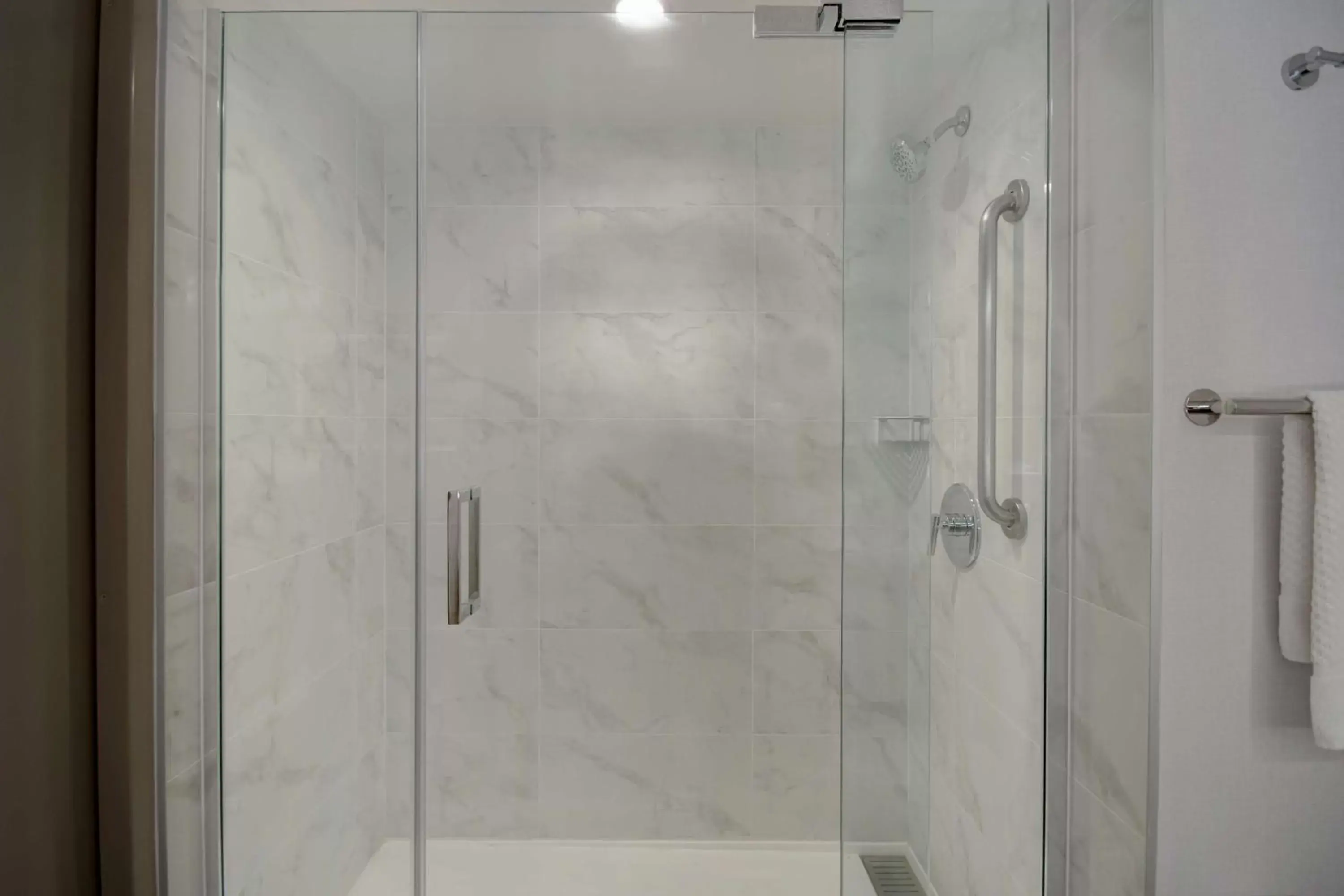 King Room - High Floor in DoubleTree by Hilton LAX - El Segundo King Room - High Floor in DoubleTree by Hilton LAX - El Segundo