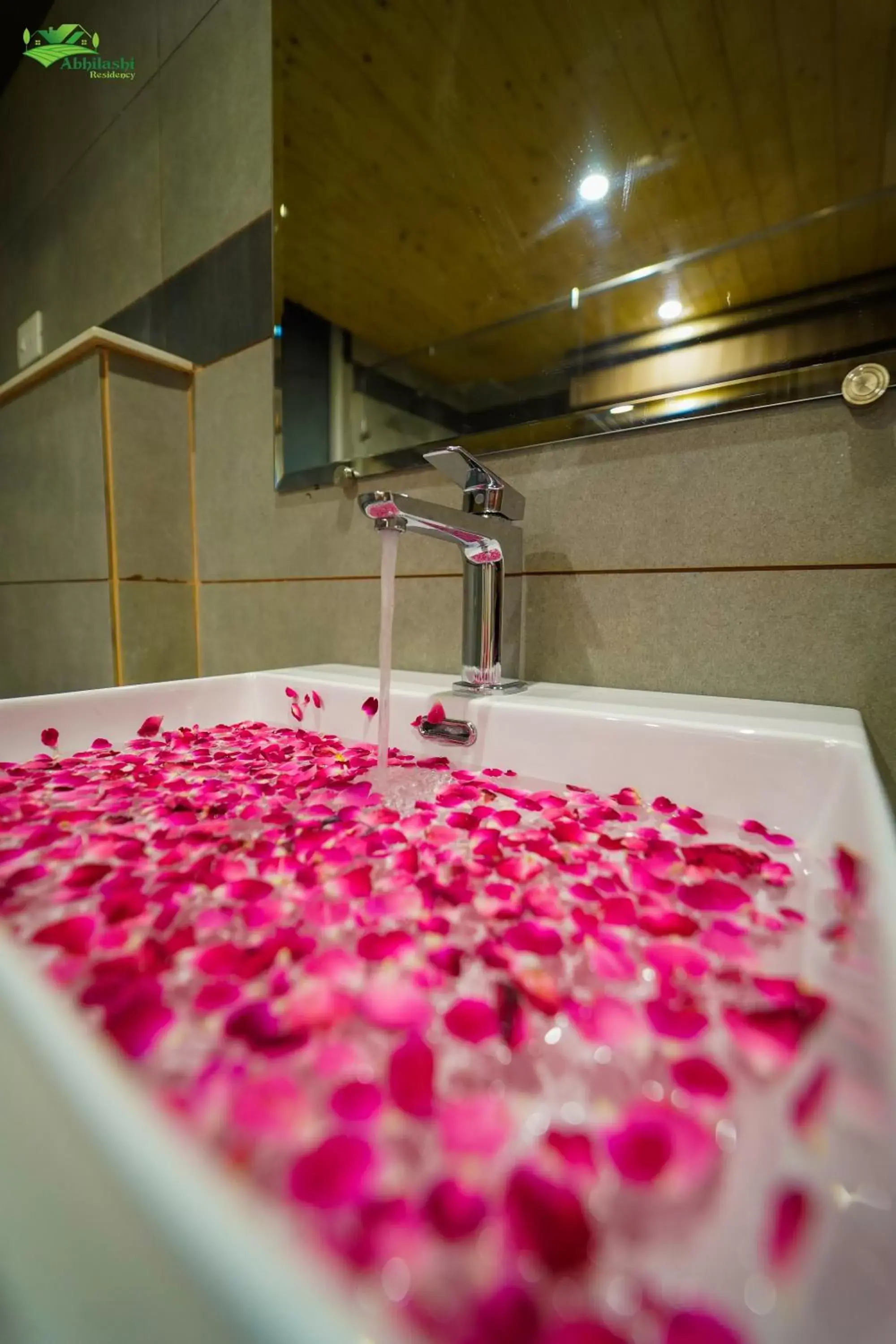 Superior King Room in Abhilashi Residency & Spa - Centrally Heated & Air Cooled Superior King Room in Abhilashi Residency & Spa - Centrally Heated & Air Cooled