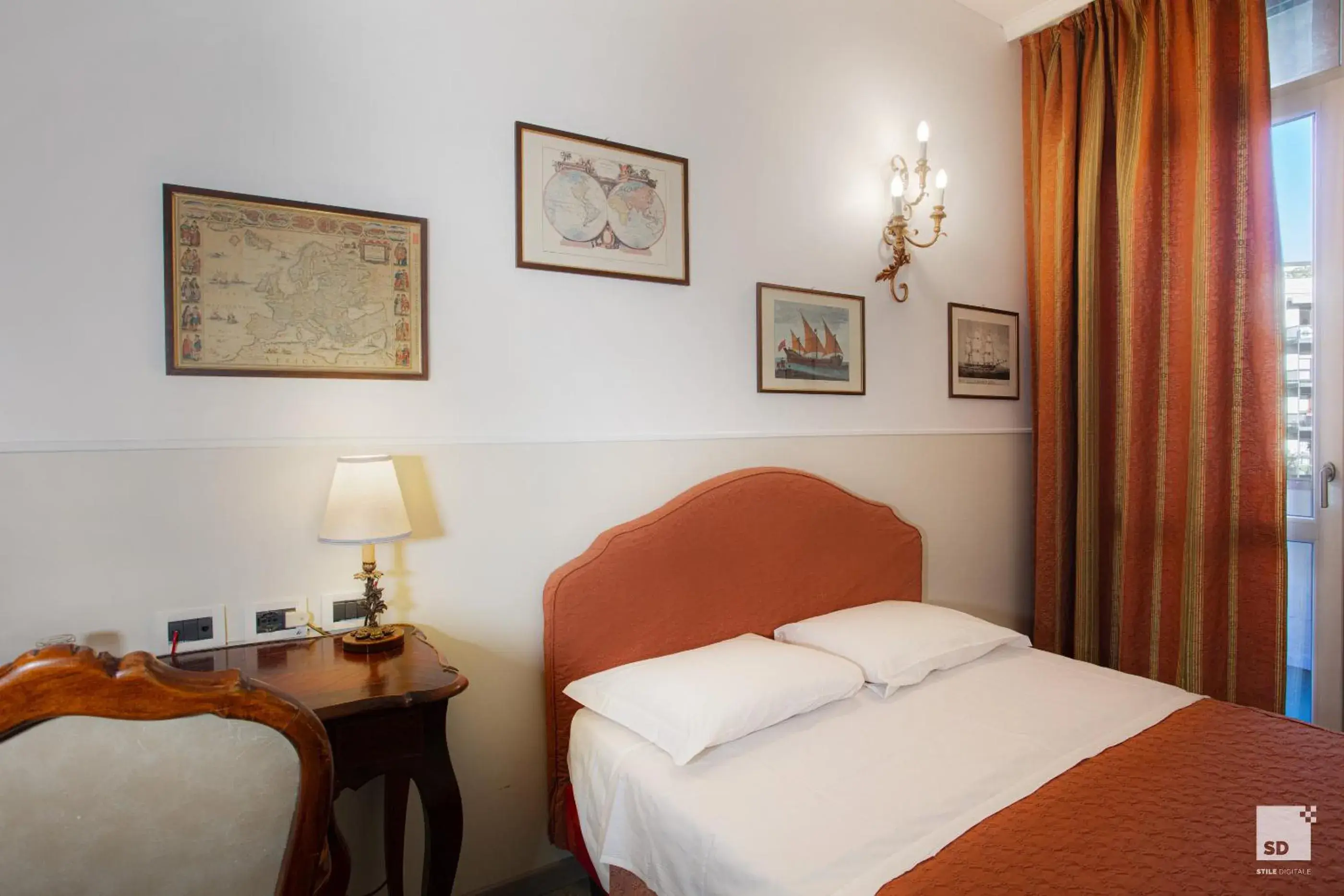 Single Room in Admiral Hotel Single Room in Admiral Hotel