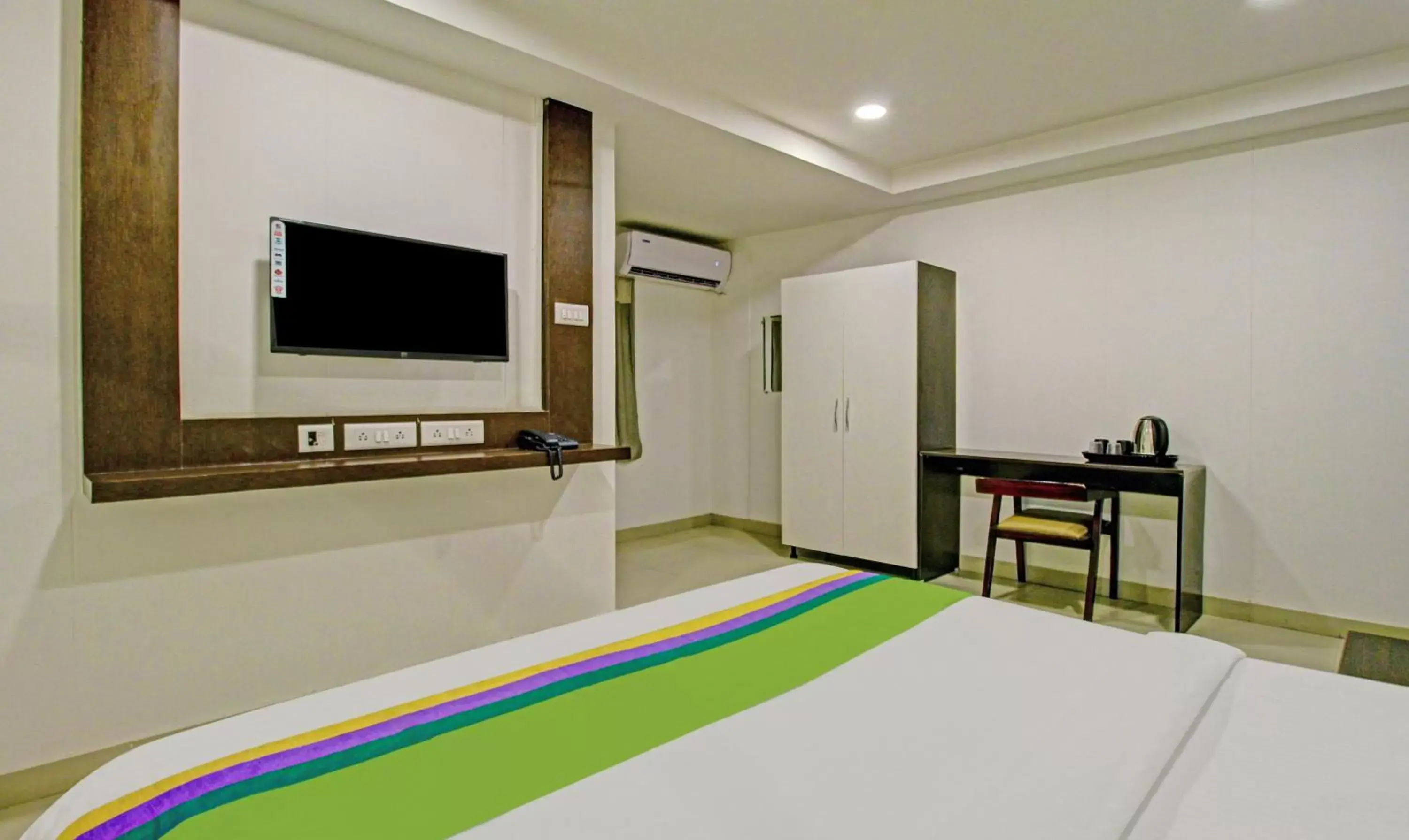 Standard Double Room in FabHotel Blue Dawn - Gachibowli - Nr ISB Standard Double Room in FabHotel Blue Dawn - Gachibowli - Nr ISB