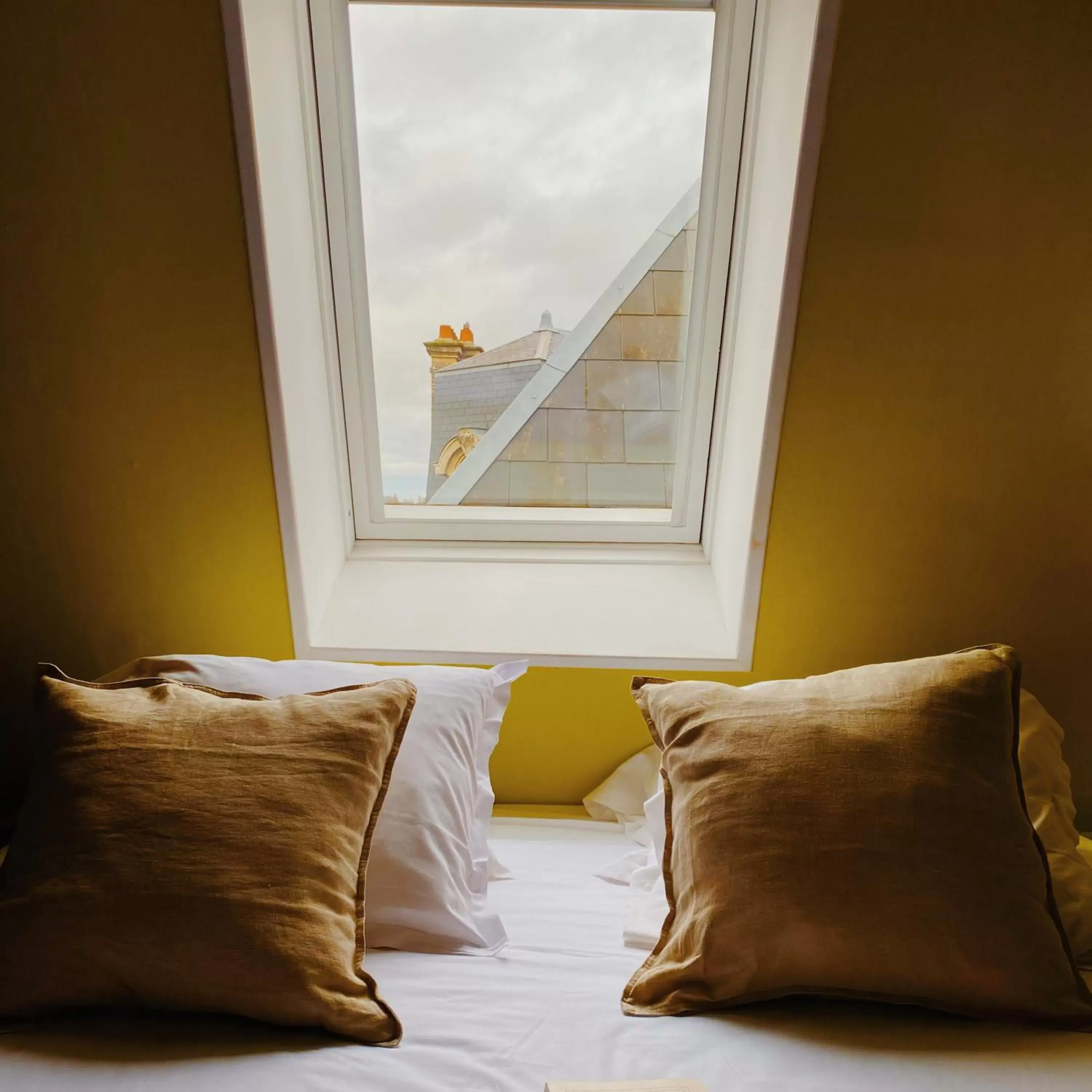 Bedroom, Bed in Hôtel Les Beaux Arts Bedroom, Bed in Hôtel Les Beaux Arts