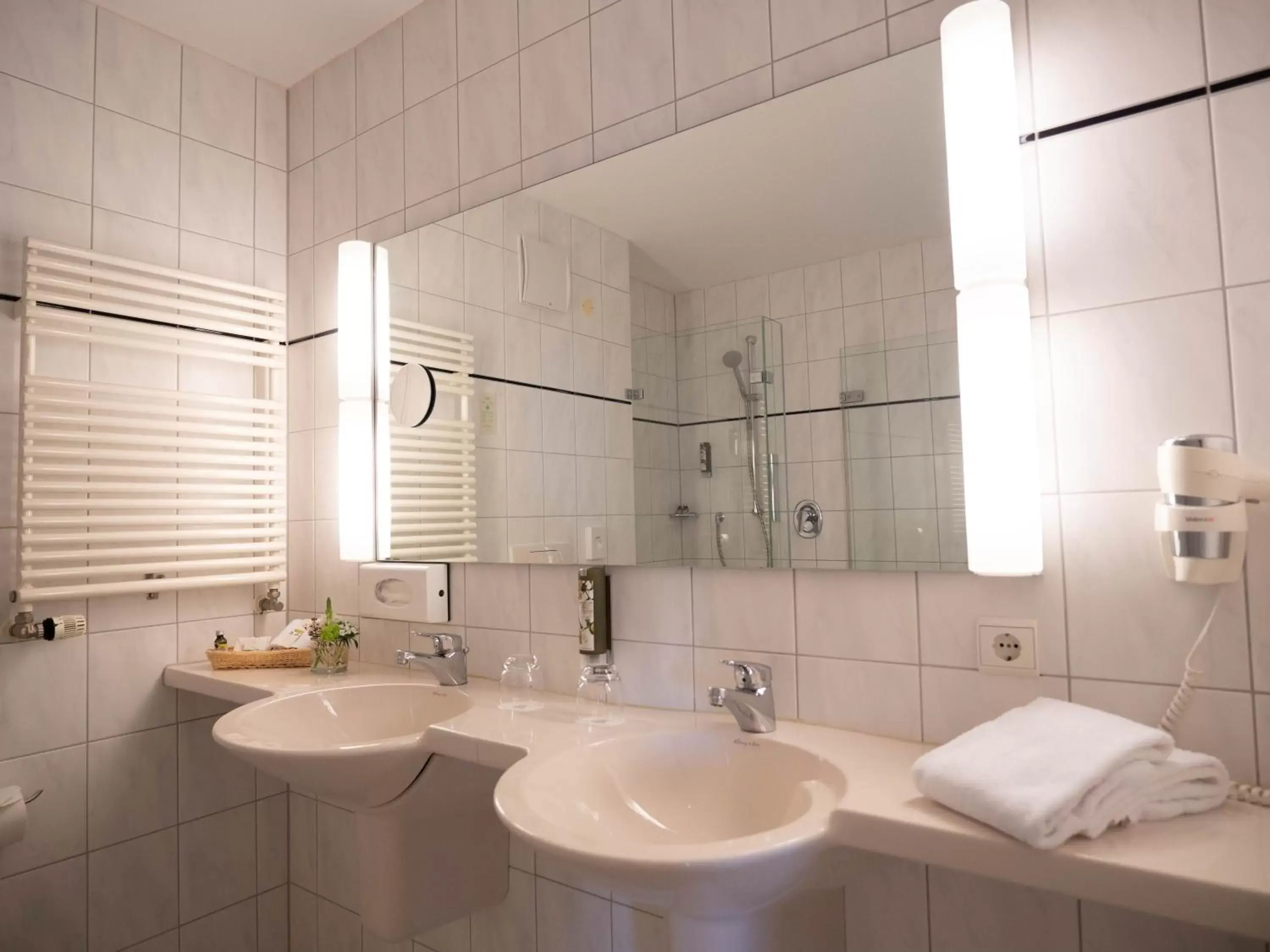 Comfort Double Room with Lake View in Parkhotel St.Leonhard Comfort Double Room with Lake View in Parkhotel St.Leonhard