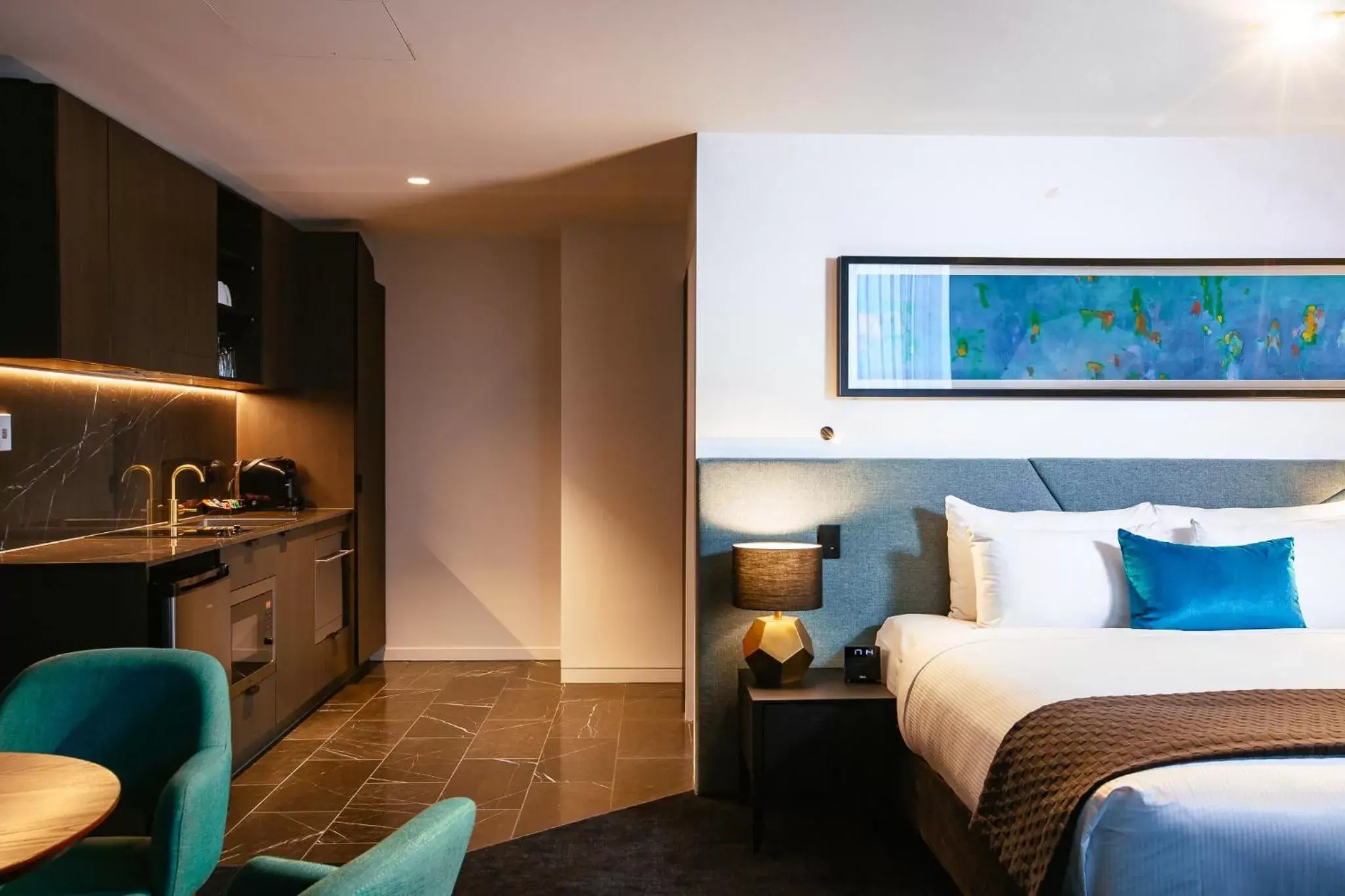 King Suite in Eatons Hill Hotel King Suite in Eatons Hill Hotel