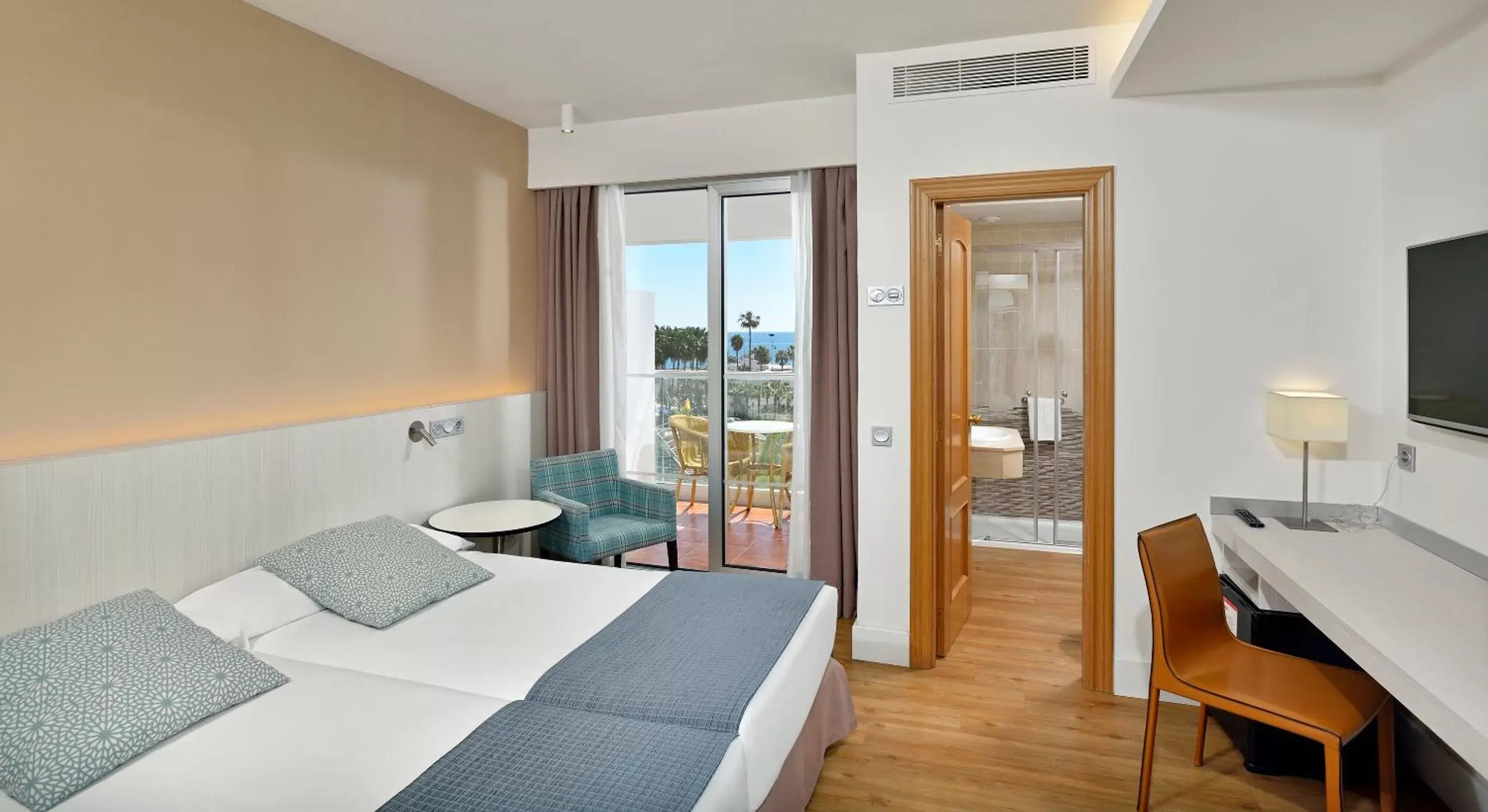 Xtra Room with Pool Access in Sol Torremolinos - Don Pedro Xtra Room with Pool Access in Sol Torremolinos - Don Pedro