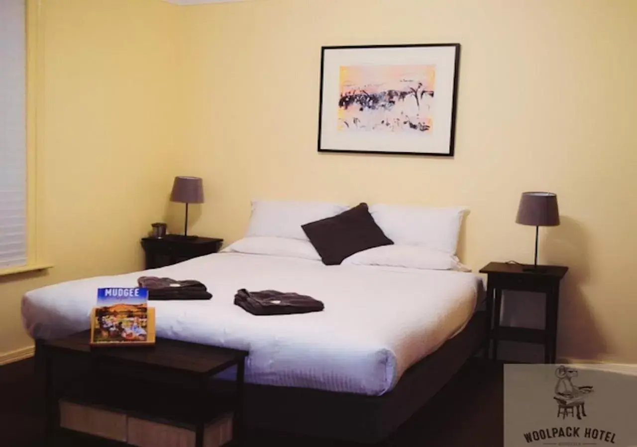 Basic Triple Room with Shared Bathroom in The Woolpack Hotel Basic Triple Room with Shared Bathroom in The Woolpack Hotel