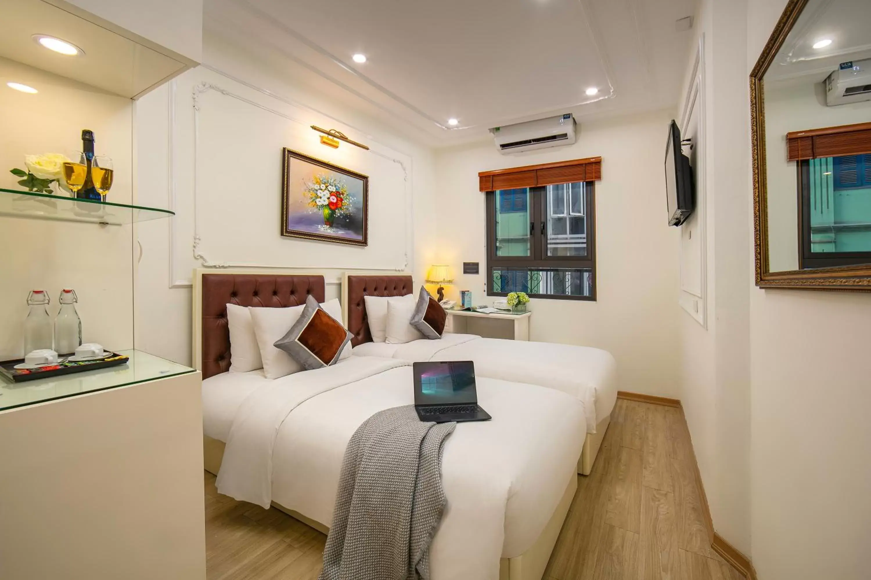 Deluxe Double or Twin Room with City View in Tunger Grand Hotel Deluxe Double or Twin Room with City View in Tunger Grand Hotel