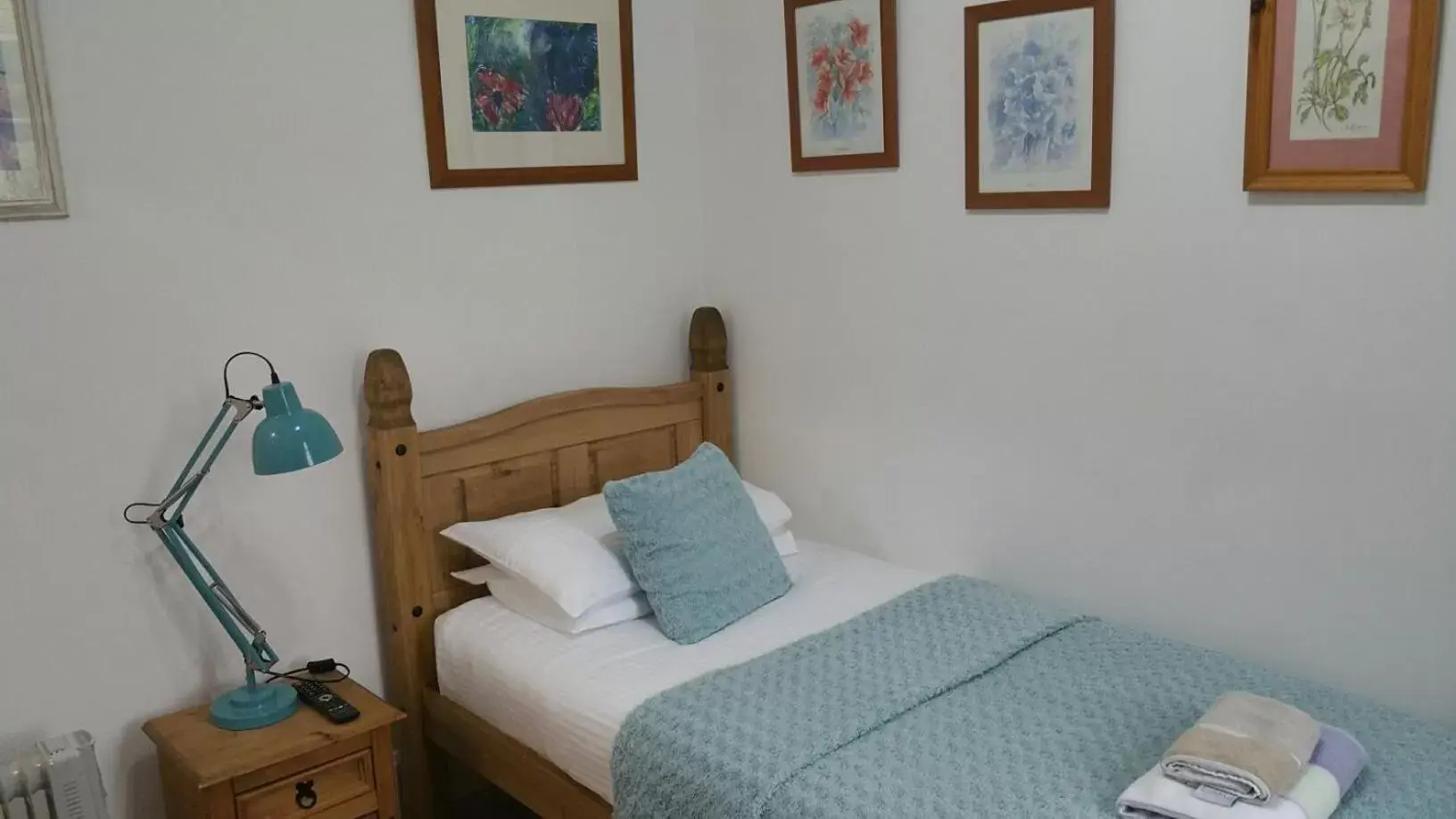 Single Room with Shower - single occupancy - First Floor (No Sea View) in Sunset Guest House Single Room with Shower - single occupancy - First Floor (No Sea View) in Sunset Guest House