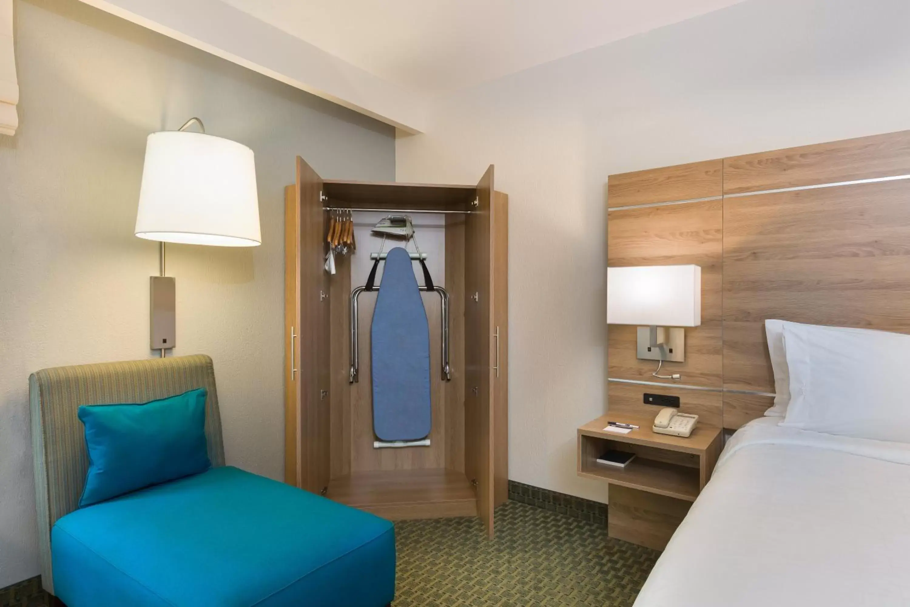 Standard Double or Twin Room in Holiday Inn Express San Jose Airport, an IHG Hotel Standard Double or Twin Room in Holiday Inn Express San Jose Airport, an IHG Hotel