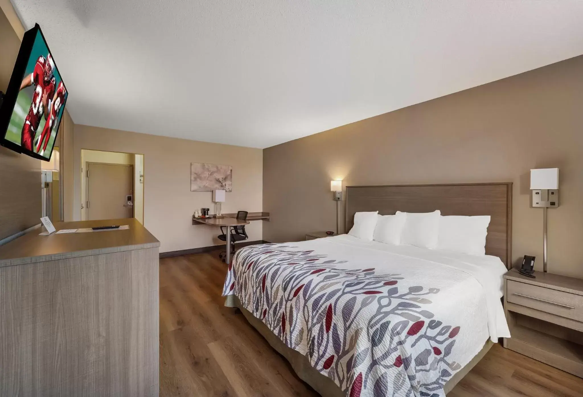 Superior King Room Non-Smoking in Red Roof Inn Painted Post Superior King Room Non-Smoking in Red Roof Inn Painted Post