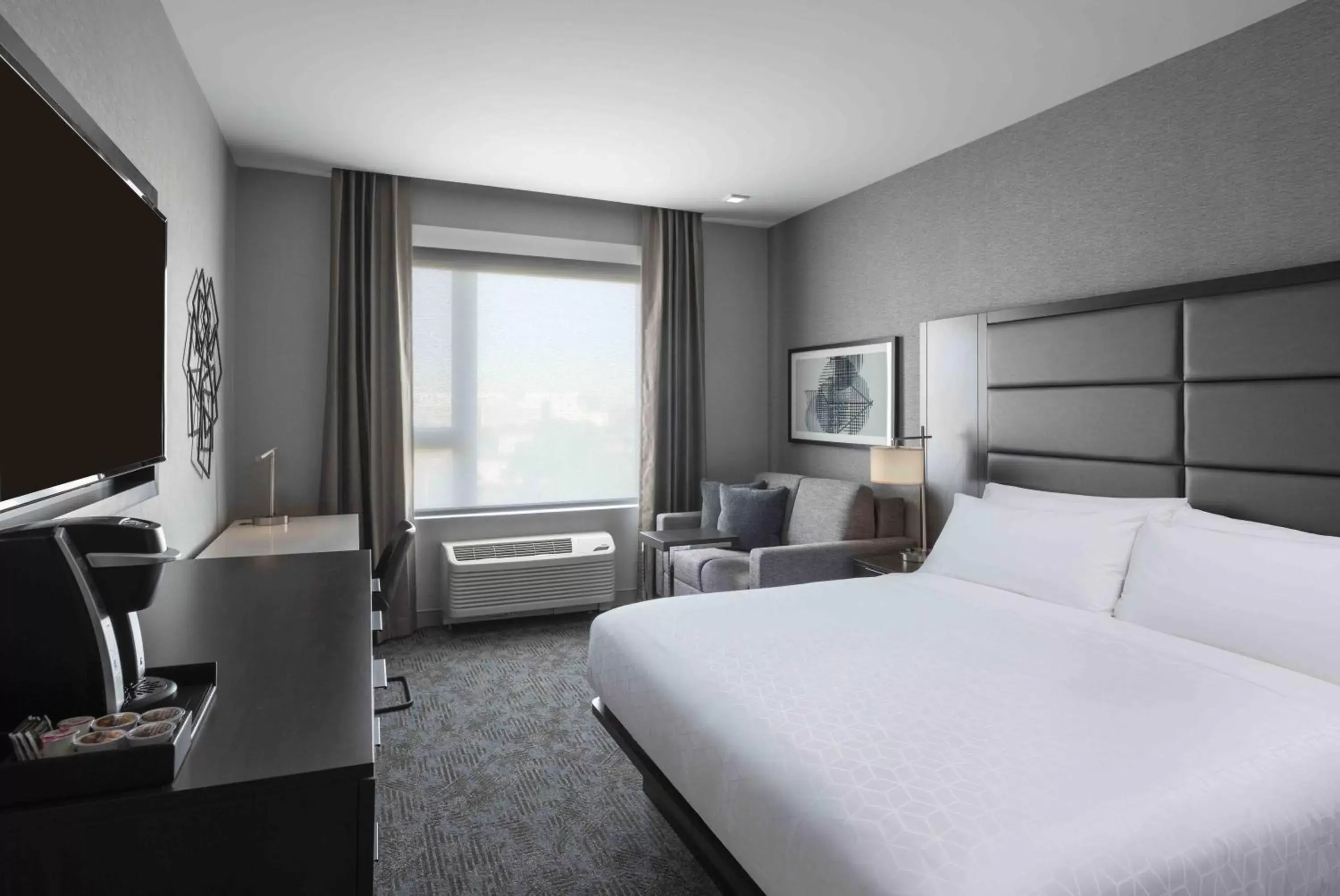 King Room - Hearing Accessible in Holiday Inn Express - Boston Logan Airport - Revere by IHG King Room - Hearing Accessible in Holiday Inn Express - Boston Logan Airport - Revere by IHG